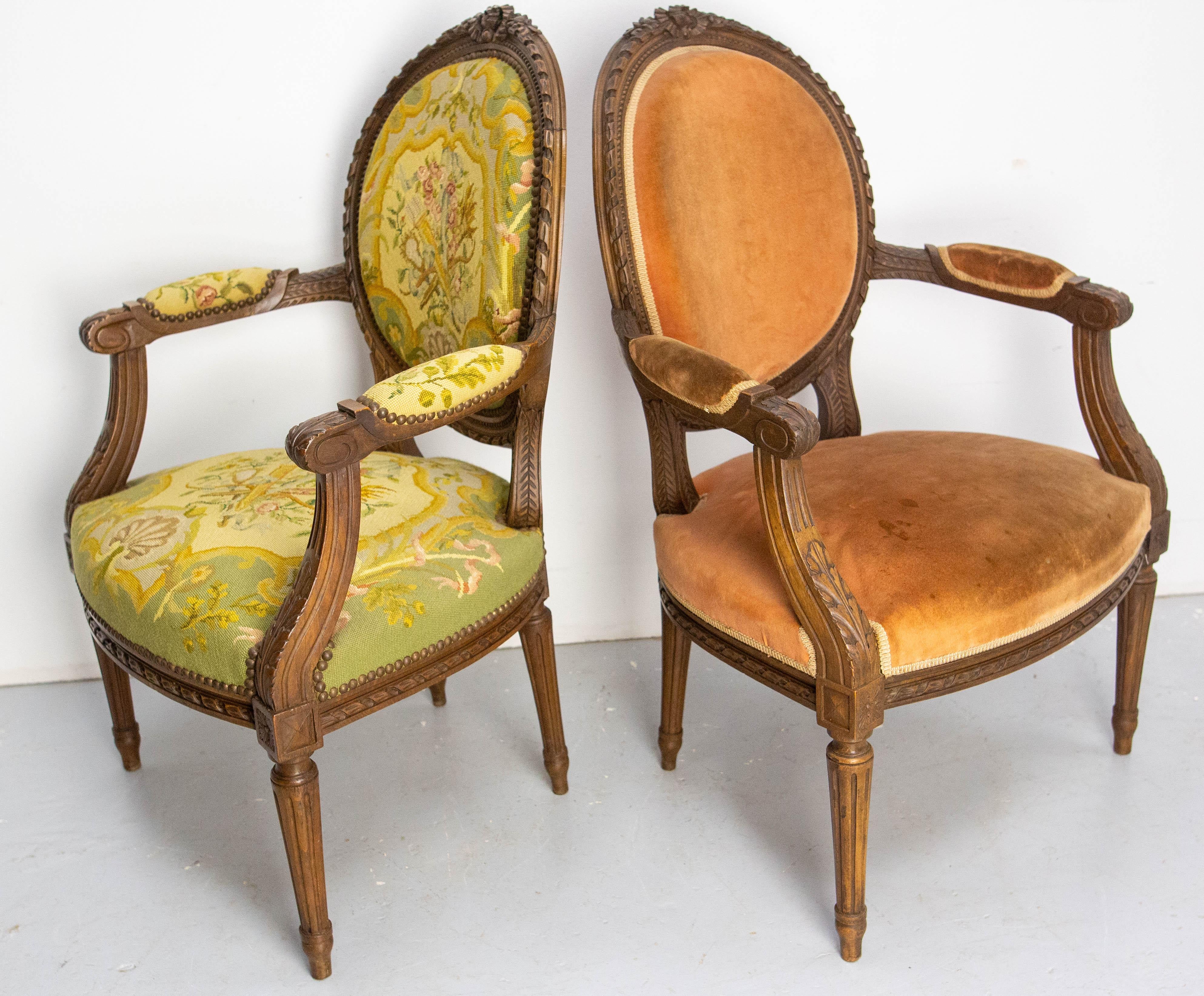 Paire de fauteuils ouverts Louis XVI Fauteuils à médaillon, circa 1900 en vente 2