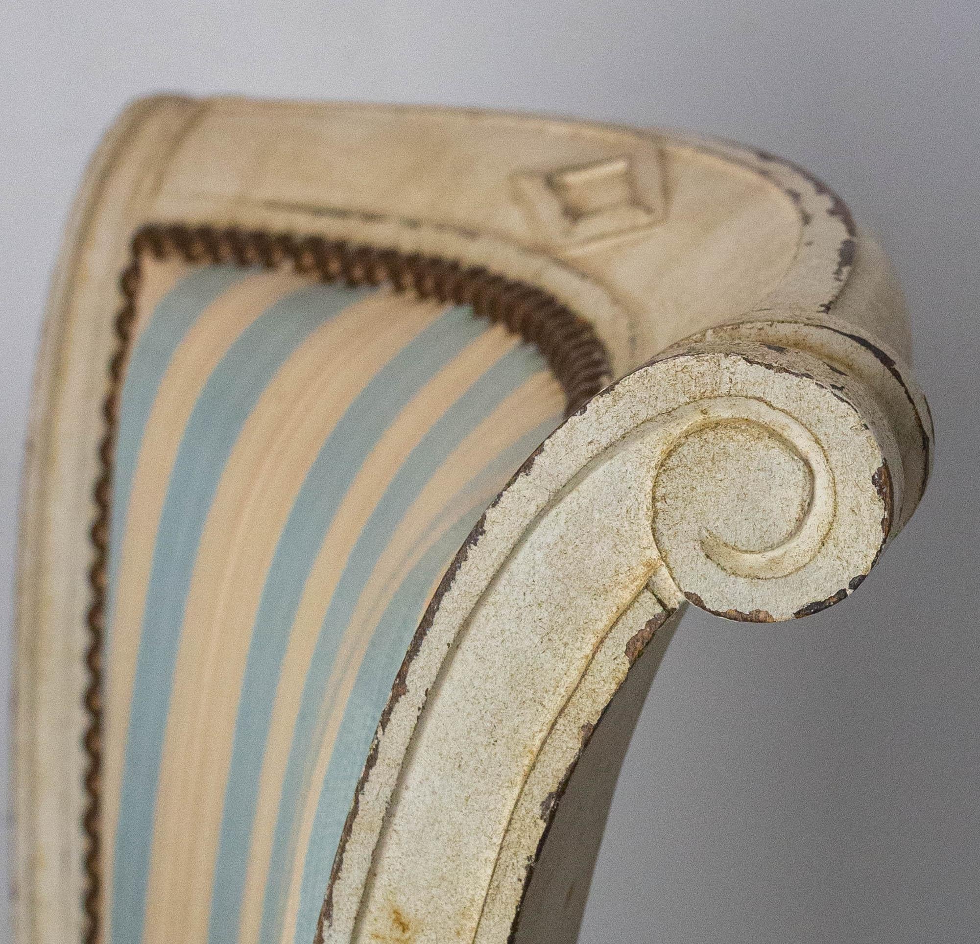 Coppia di poltrone francesi aperte in stile Luigi XVI Fauteuils, circa 1960 in vendita 5