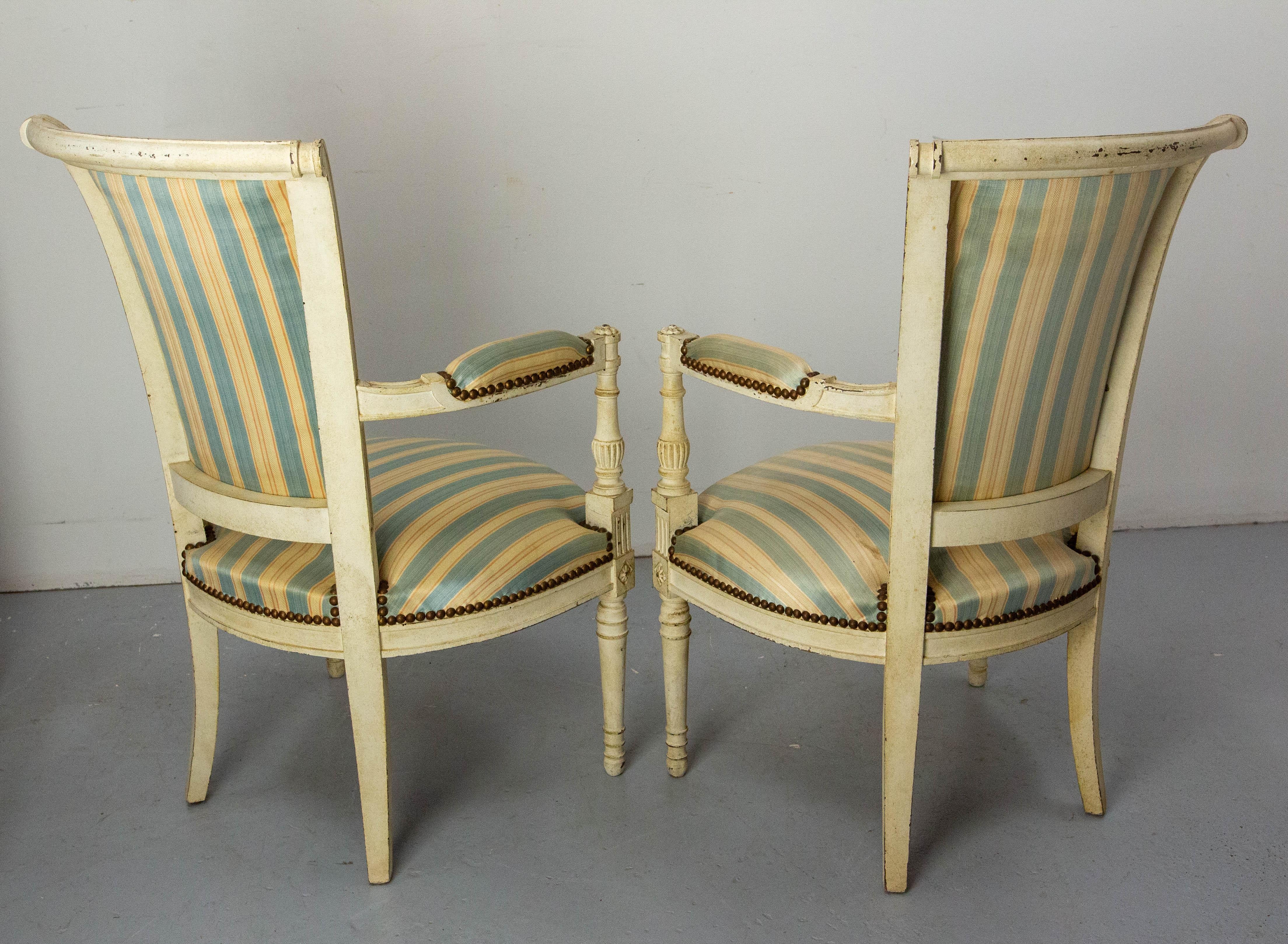 Coppia di poltrone francesi aperte in stile Luigi XVI Fauteuils, circa 1960 In condizioni buone in vendita a Labrit, Landes