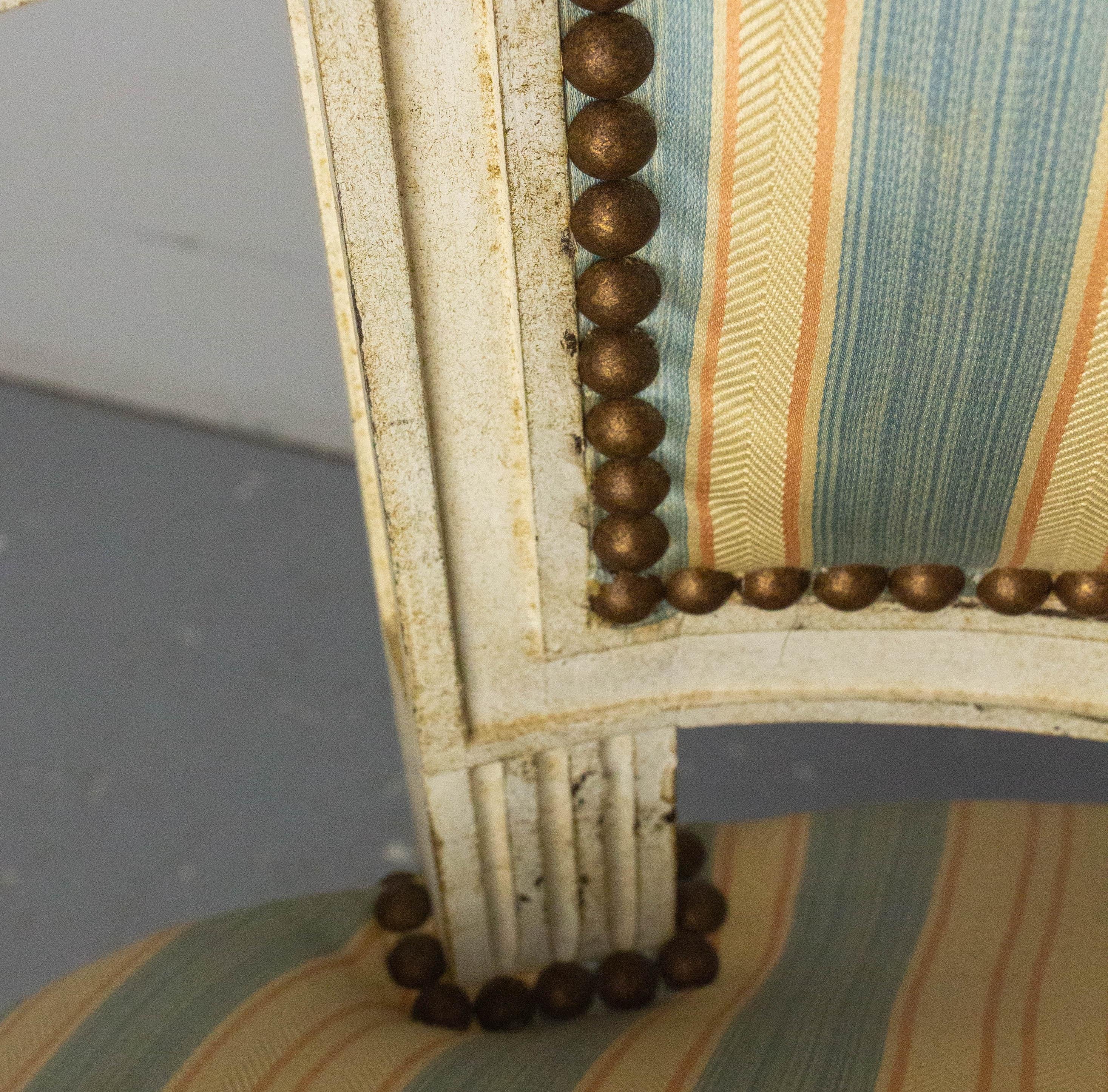 Coppia di poltrone francesi aperte in stile Luigi XVI Fauteuils, circa 1960 in vendita 2