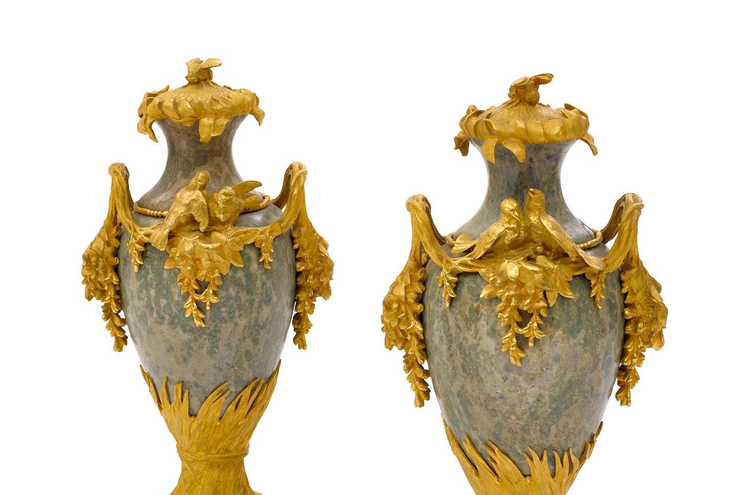 Paar französische Urnen aus Goldbronze und Marmor, signiert Sanglan, 19. Jahrhundert im Angebot 4