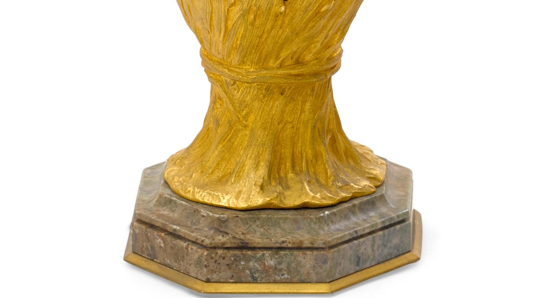 Paar französische Urnen aus Goldbronze und Marmor, signiert Sanglan, 19. Jahrhundert im Angebot 8