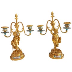 Paire de candélabres français en bronze doré et porcelaine