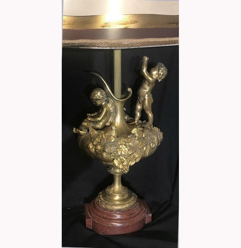 Paar französische figurale Goldbronze-Lampen, 19. Jahrhundert (Marmor) im Angebot