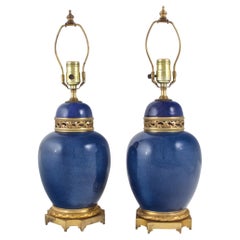  Paire de vases en porcelaine à fond bleu montés en bronze doré français et convertis en lampes