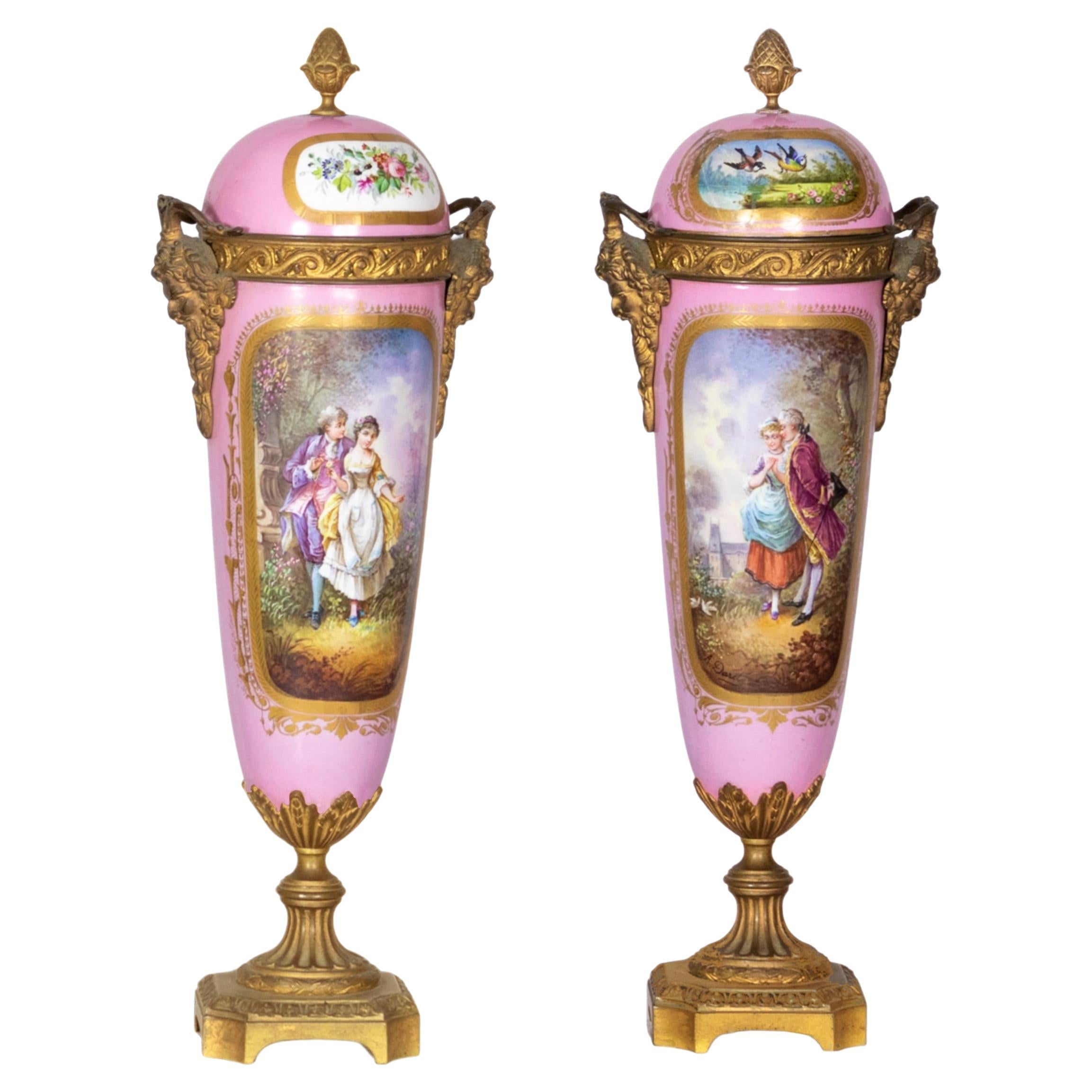 Pareja De Jarrones Franceses De Ormolu Rosa Sevres, (Siglo XIX)