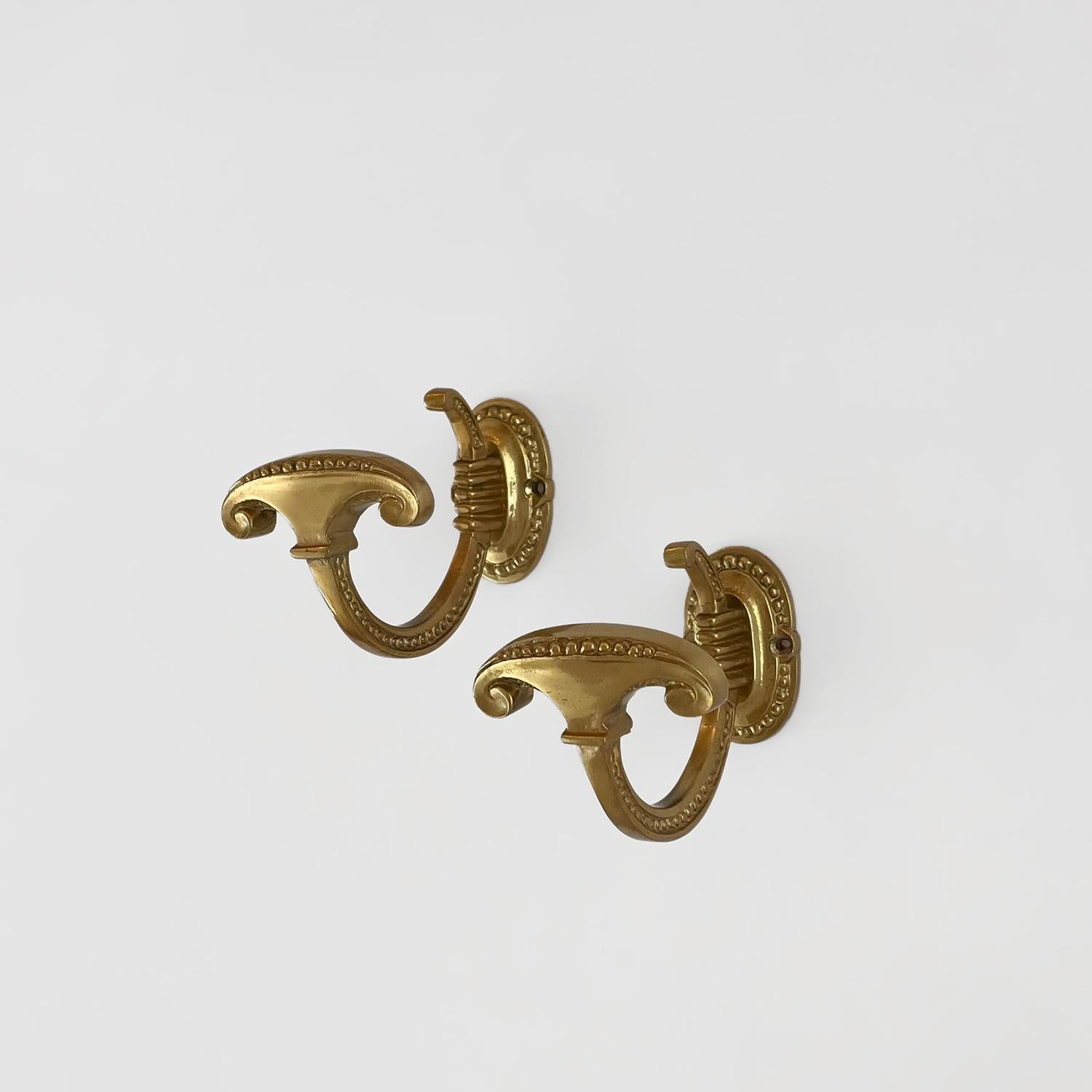 Pair of French Ornamental Brass Wall Hooks In Good Condition For Sale In Los Angeles, CA