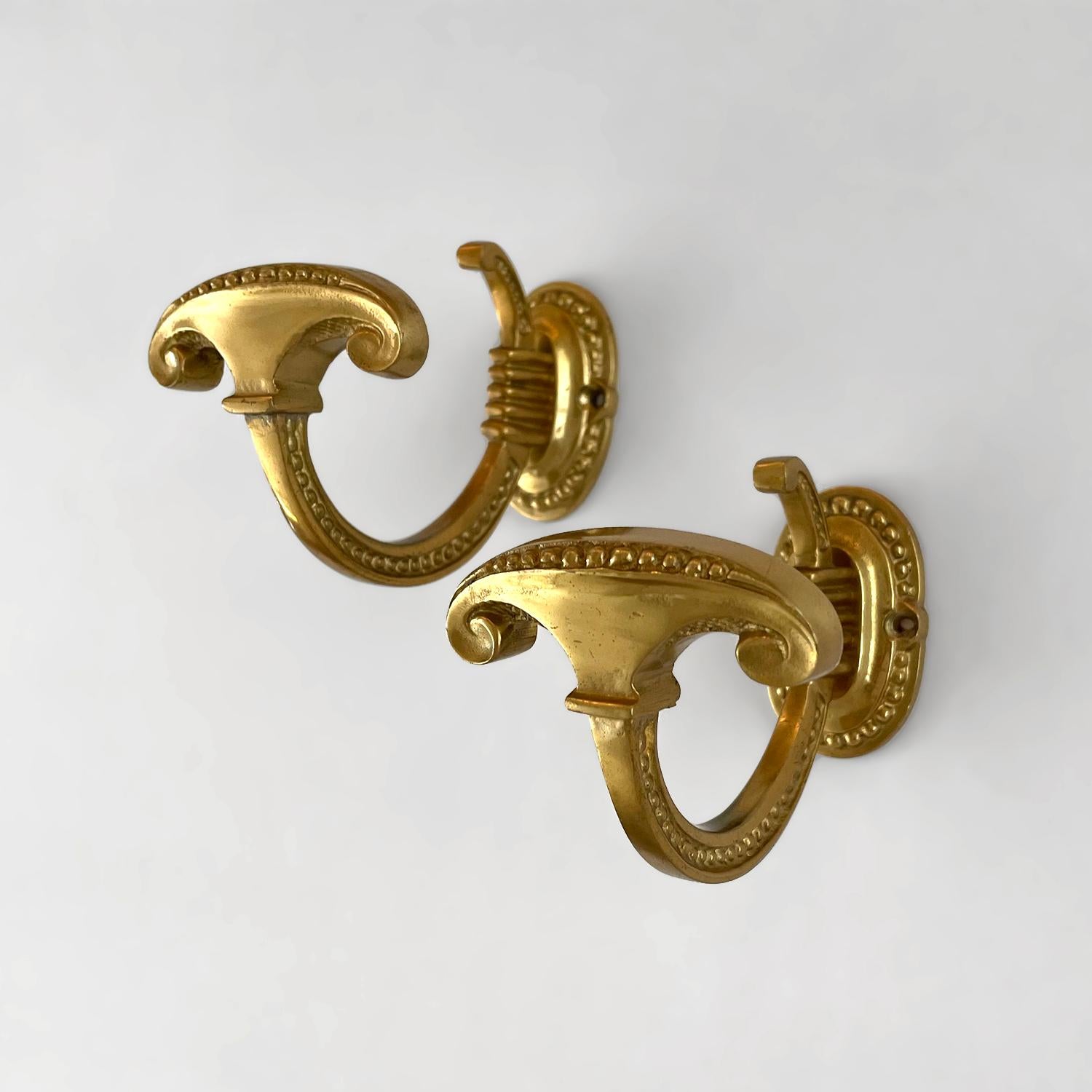20th Century Pair of French Ornamental Brass Wall Hooks For Sale