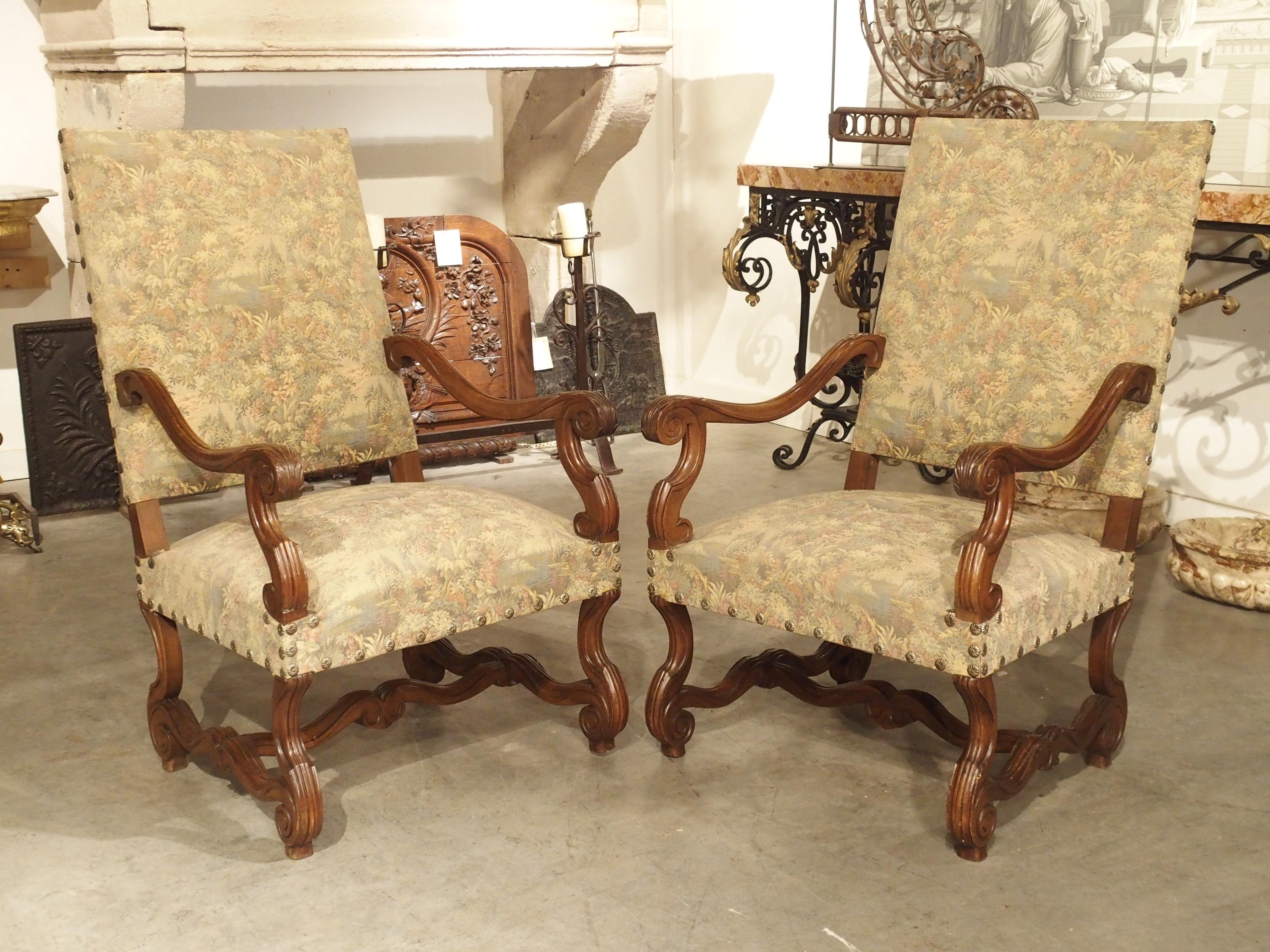 Pair of French Os-de-Mouton Armchairs in Carved Walnut, Circa 1900 11