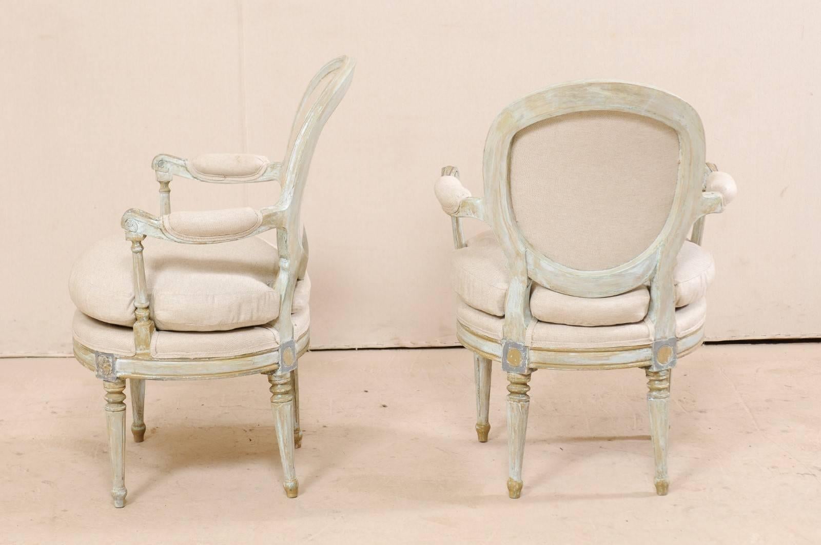 Pair of French Oval-Back Bergère Chairs with Delicately Carved Floral Motifs 4