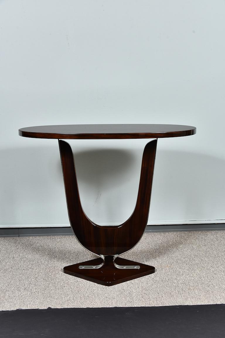 Mid-20th Century Pair of French Art Deco Oval Side Tables in Walnut