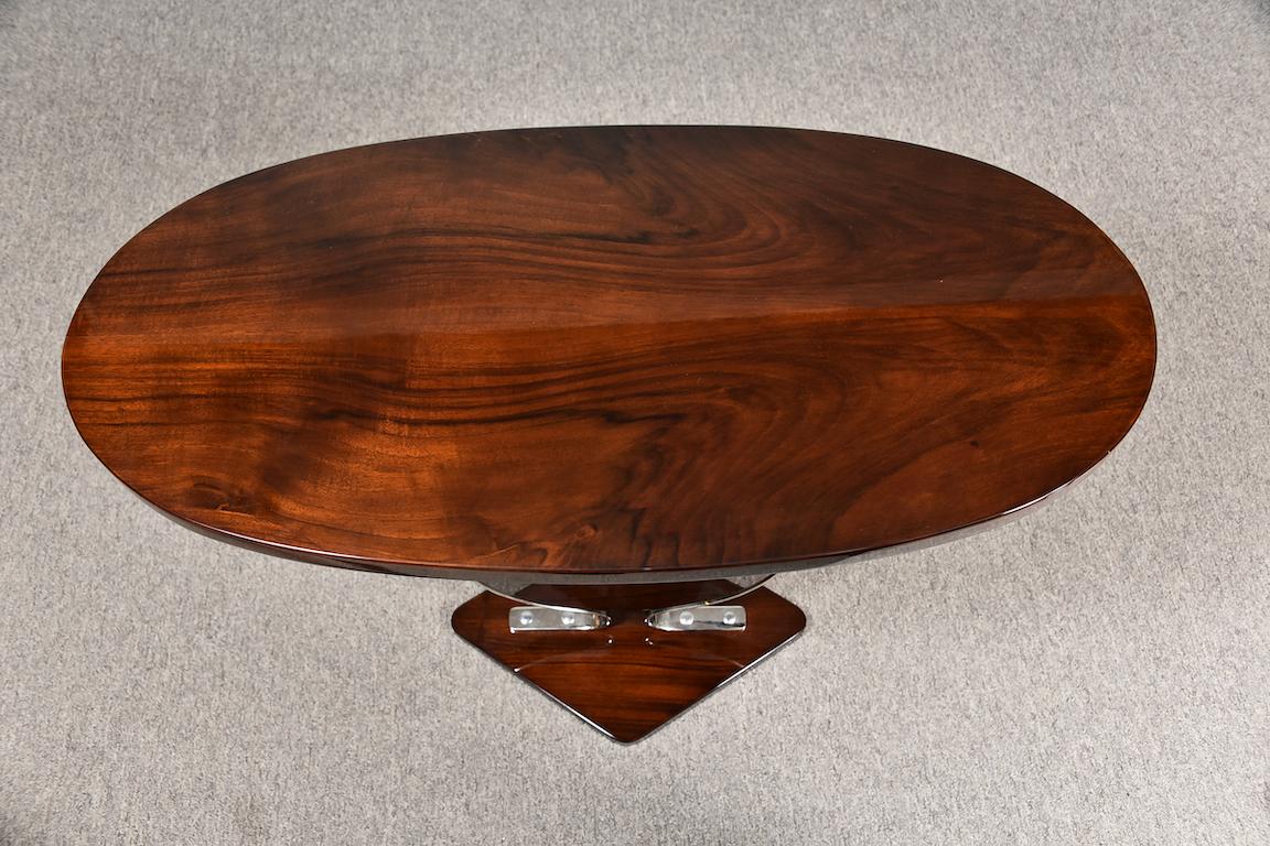 Pair of French Art Deco Oval Side Tables in Walnut 3