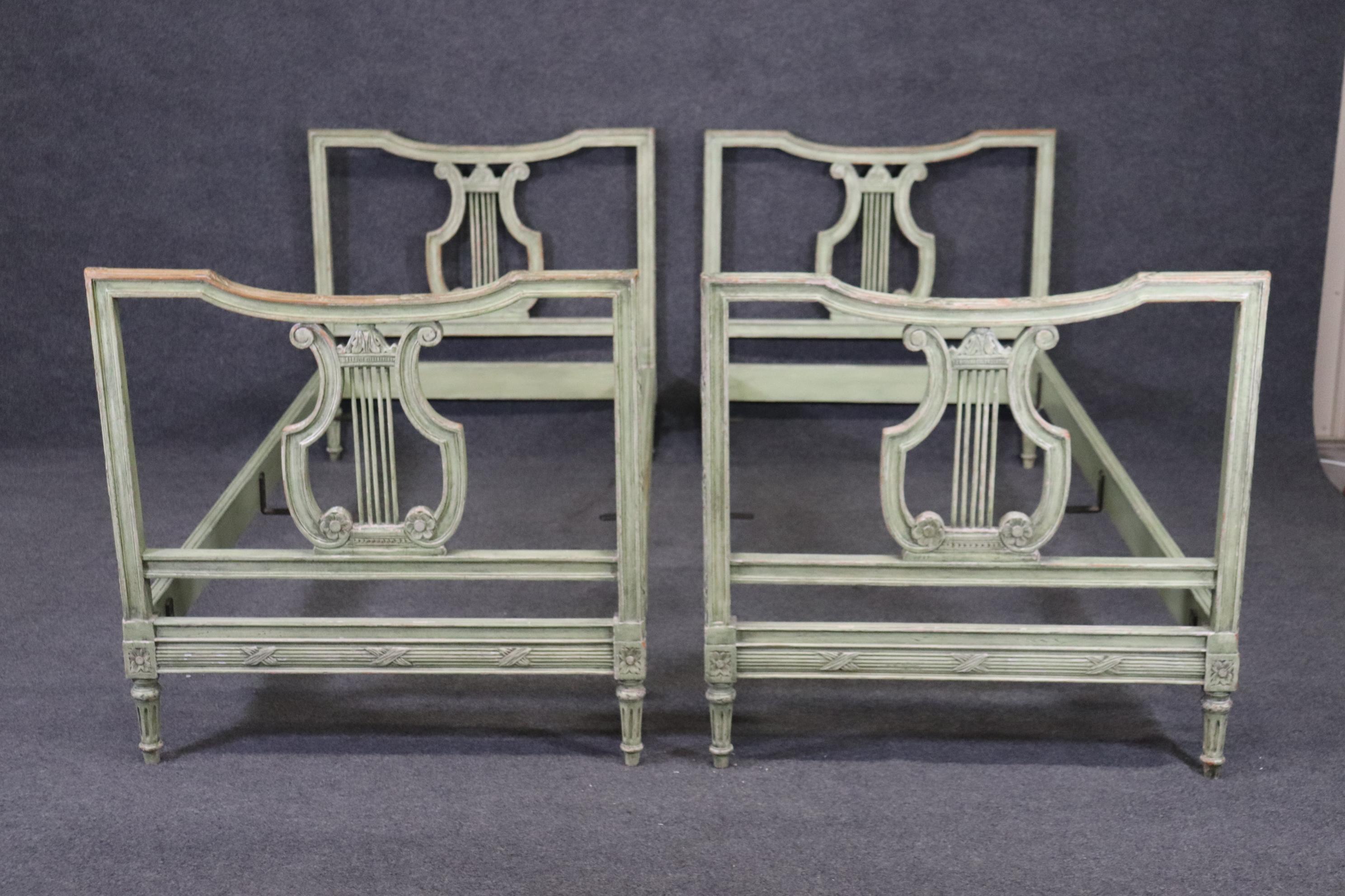 Pair of French Paint Decorated Lyre Back French Directoire Daybeds, Circa 1940s In Good Condition In Swedesboro, NJ