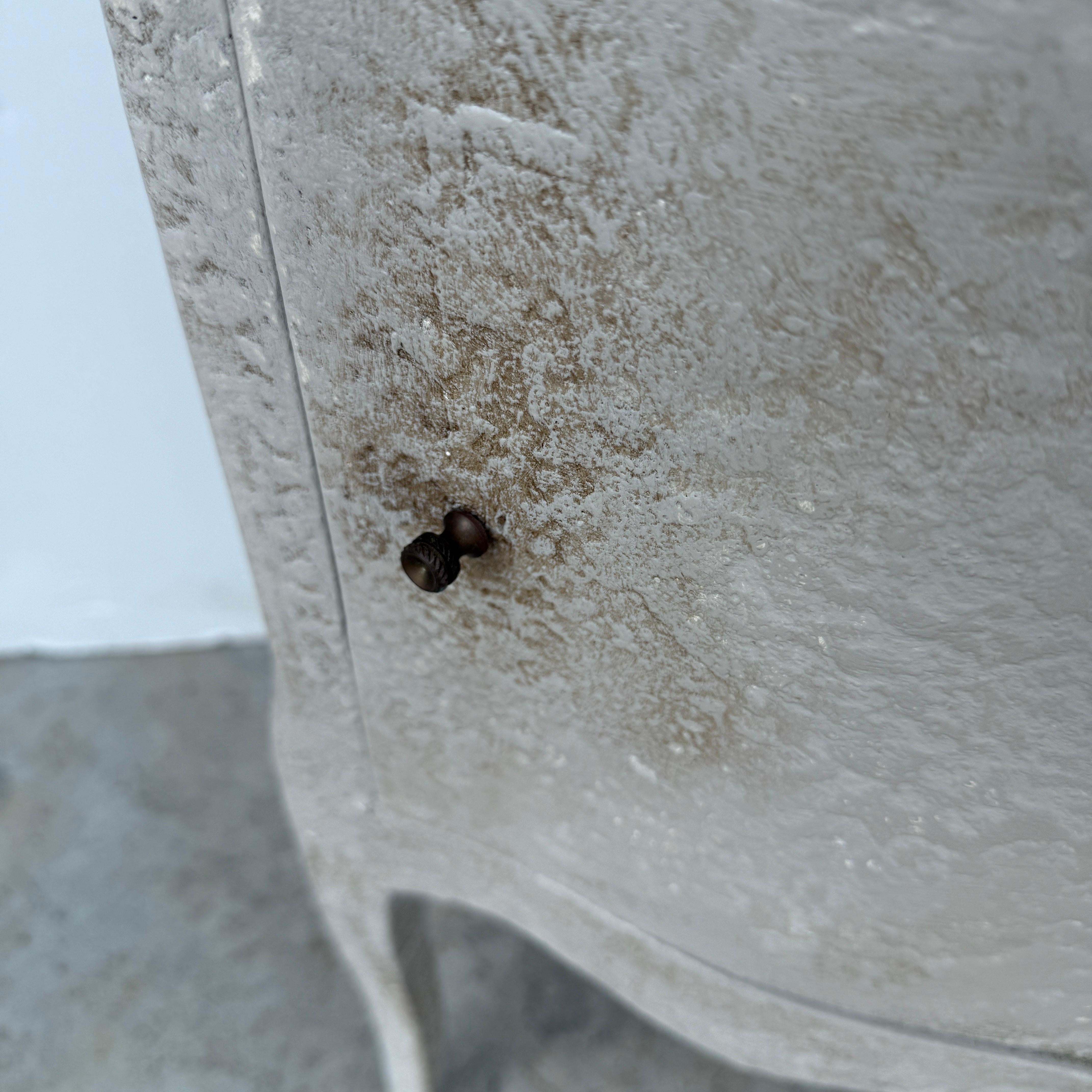Pair of French Painted Bedside End Tables with Drawer en Bueno estado para la venta en Haddonfield, NJ