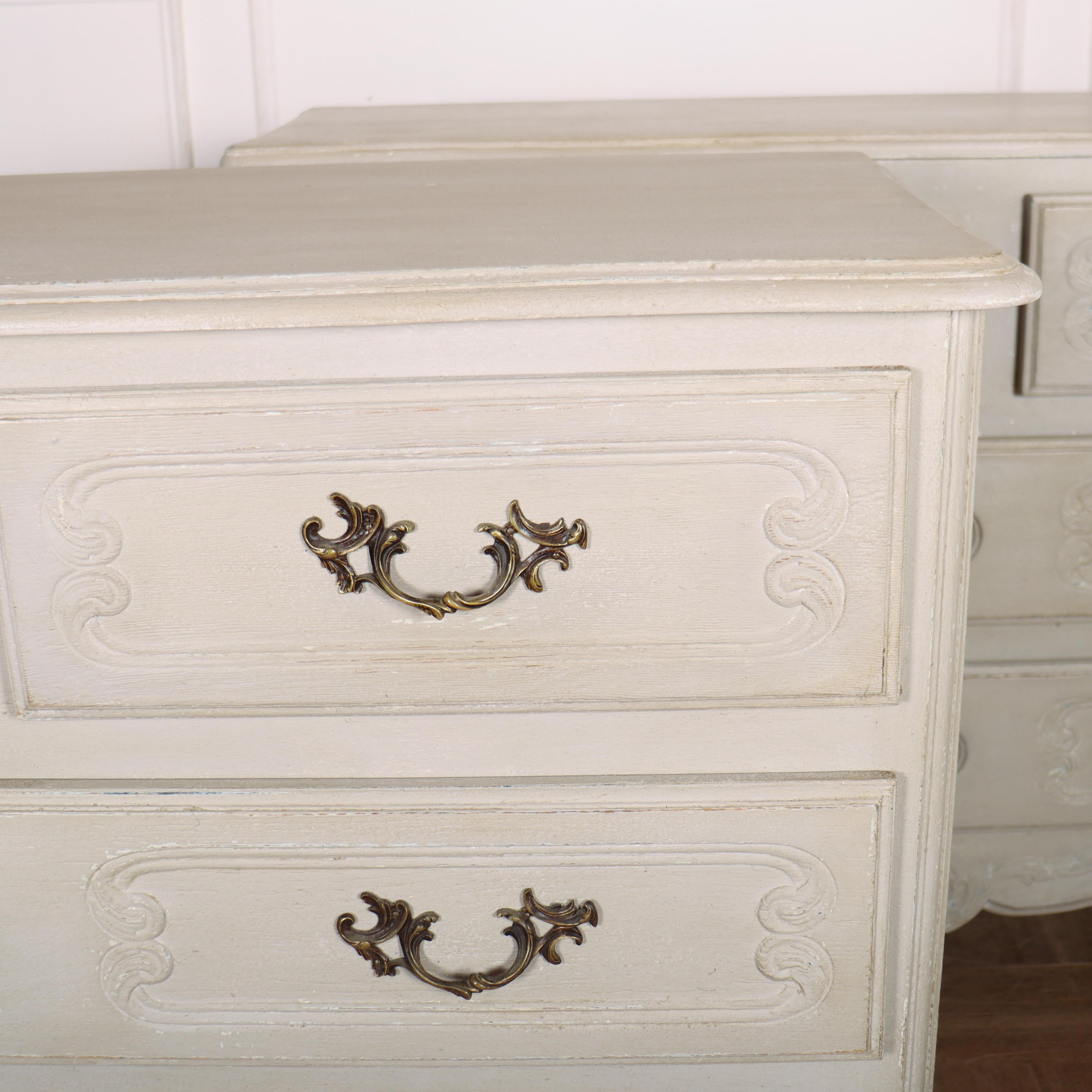 Pair of French Painted Commodes In Good Condition For Sale In Leamington Spa, Warwickshire