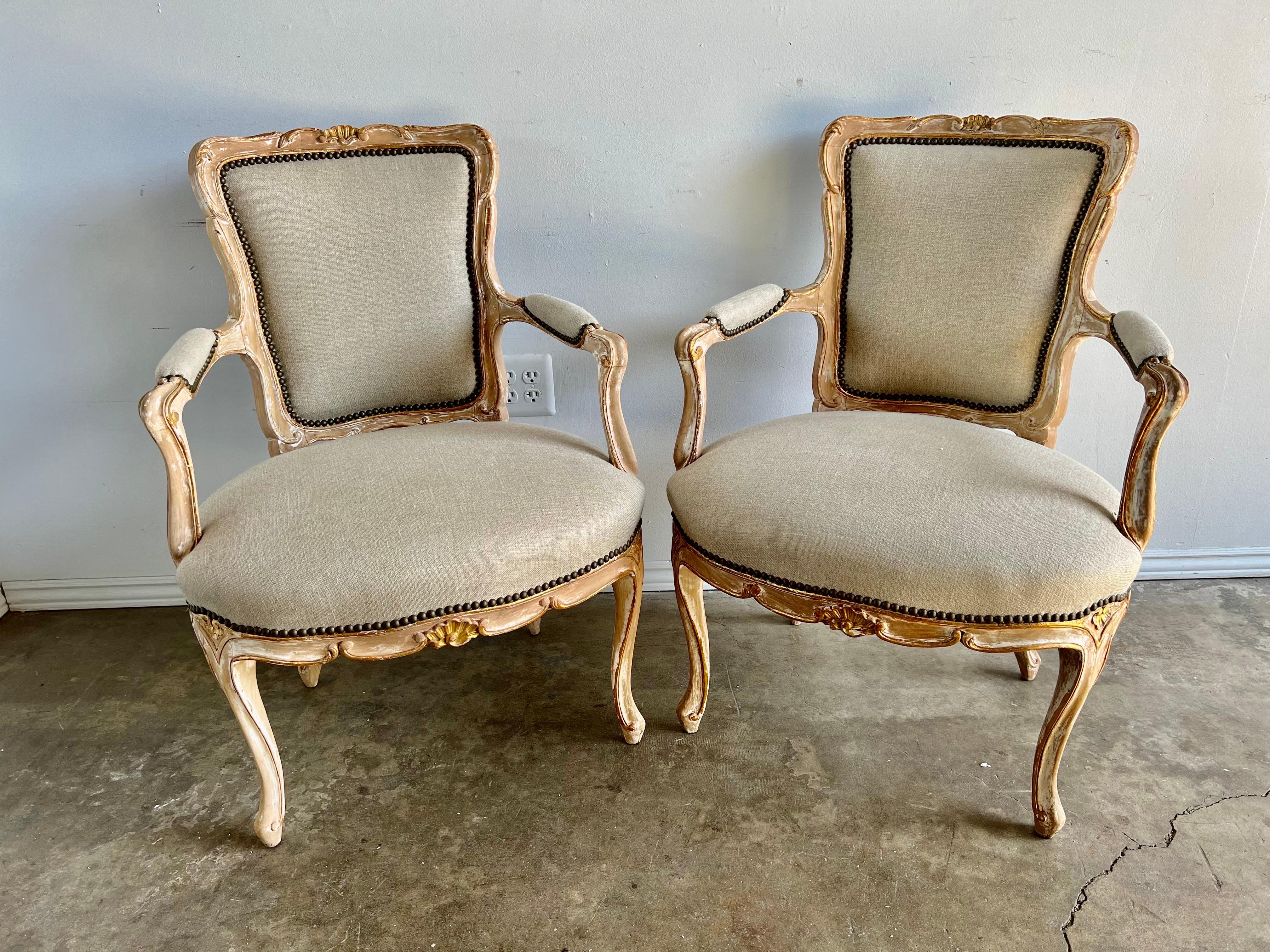 Pair of French Painted Louis XV Style Armchairs In Distressed Condition In Los Angeles, CA