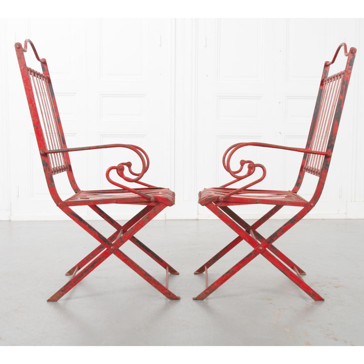 Pair of French Painted Metal Garden Chairs In Good Condition In Baton Rouge, LA