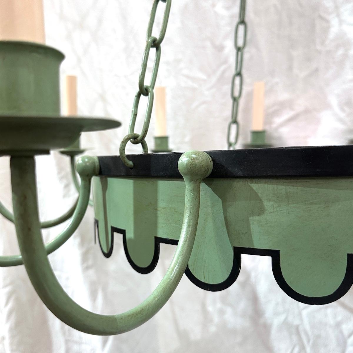Pareja de candelabros de tole pintados a la francesa, se venden por separado mediados del siglo XX en venta