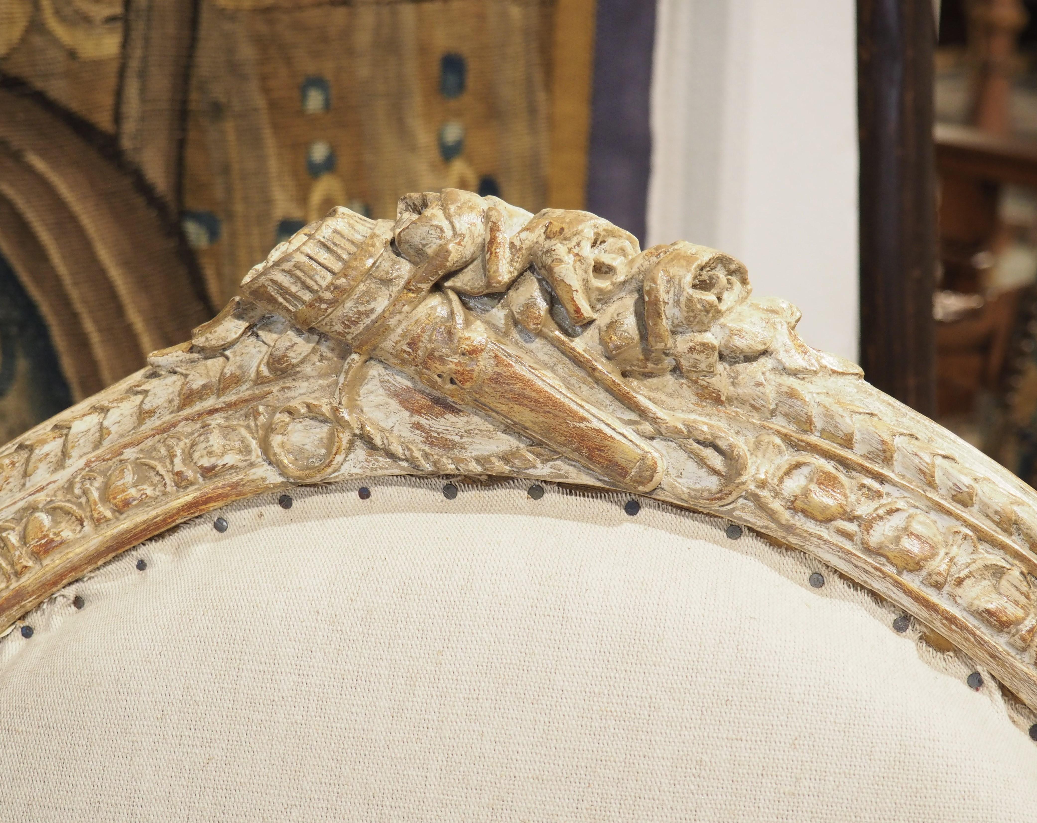 Paire de fauteuils cabriolets de style Louis XVI peints à la feuille, vers 1885 en vente 2
