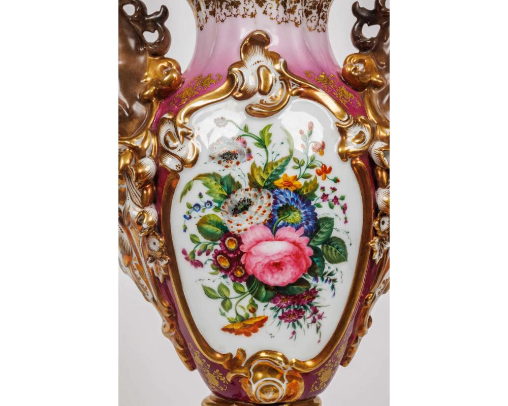 Ein Paar handbemalte Vasen aus französischem Pariser Porzellan für den Orientalistenmarkt im Angebot 8