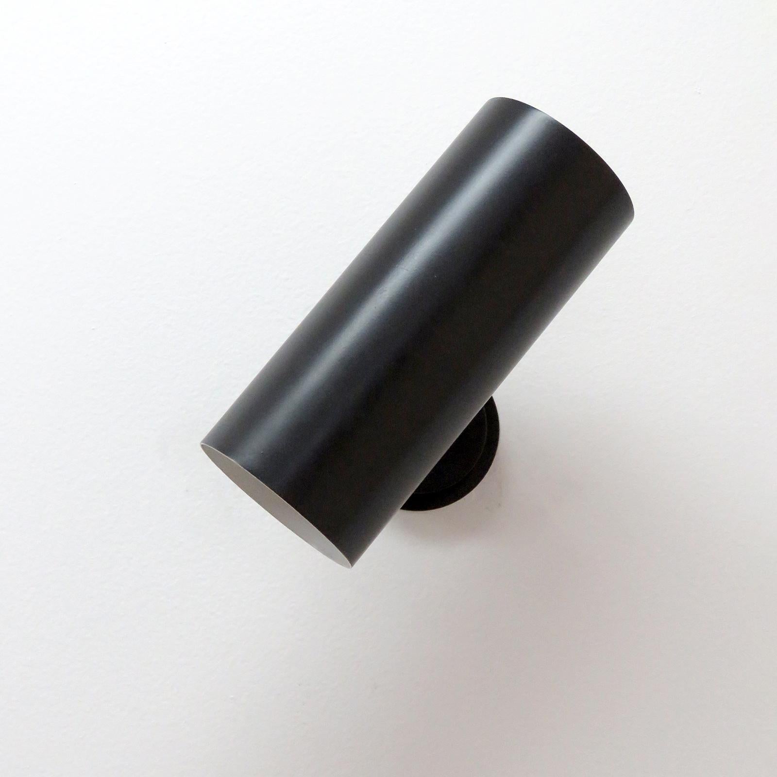 Ein Paar französische Parscot Wall Lights, 1970 (Emailliert) im Angebot