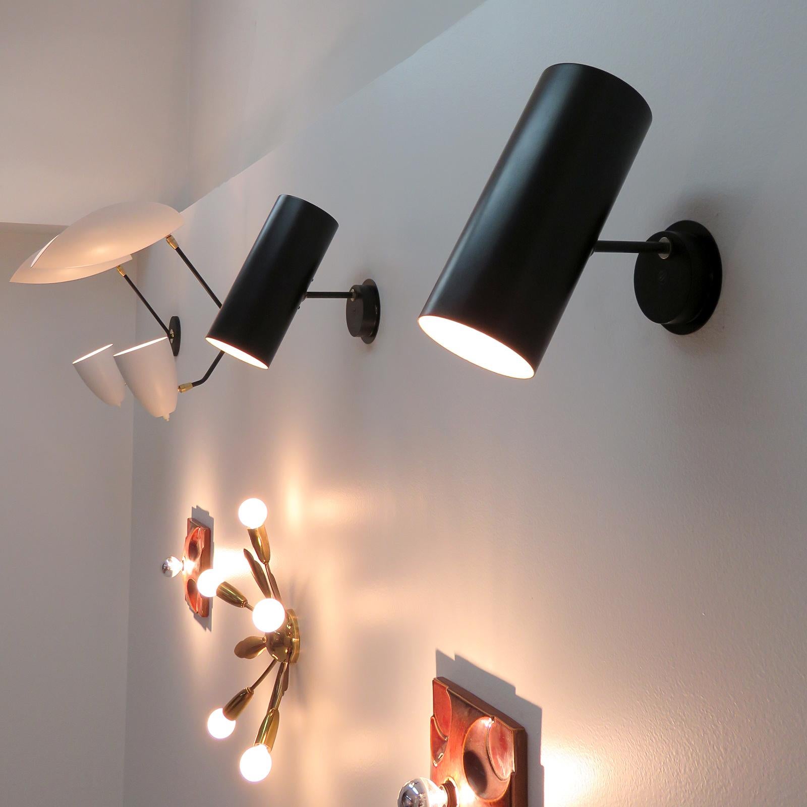 Ein Paar französische Parscot Wall Lights, 1970 (Metall) im Angebot