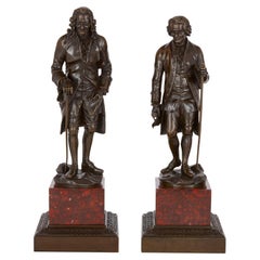 Paire de sculptures françaises en bronze patiné représentant Voltaire et Rousseau