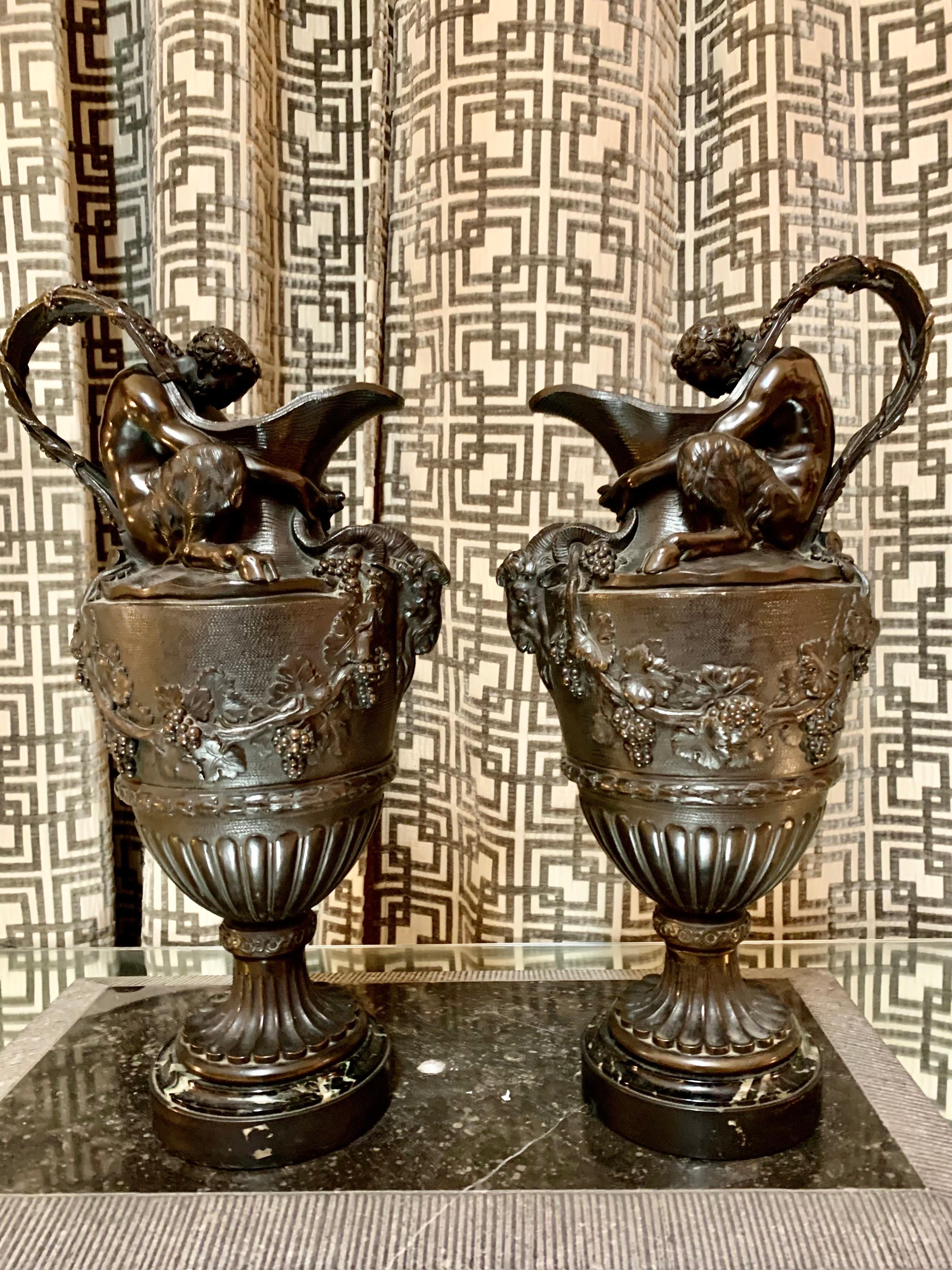 Pair of French Patinated Bronze Vases Urns Clodion Style In Good Condition For Sale In Madrid, ES