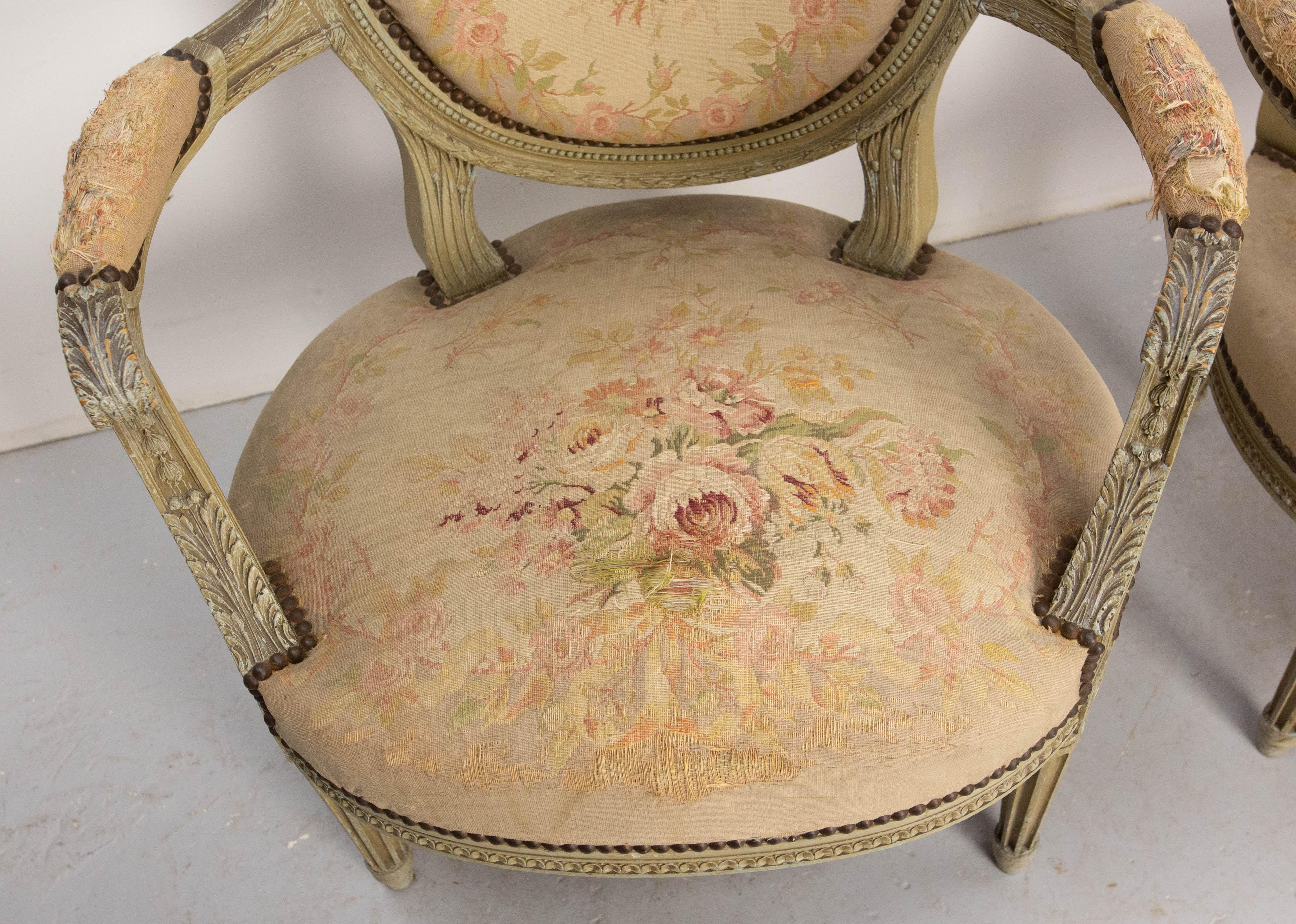 Coppia di poltrone aperte francesi patinate Luigi XVI Medaglione Fauteuils circa 1900 in vendita 6
