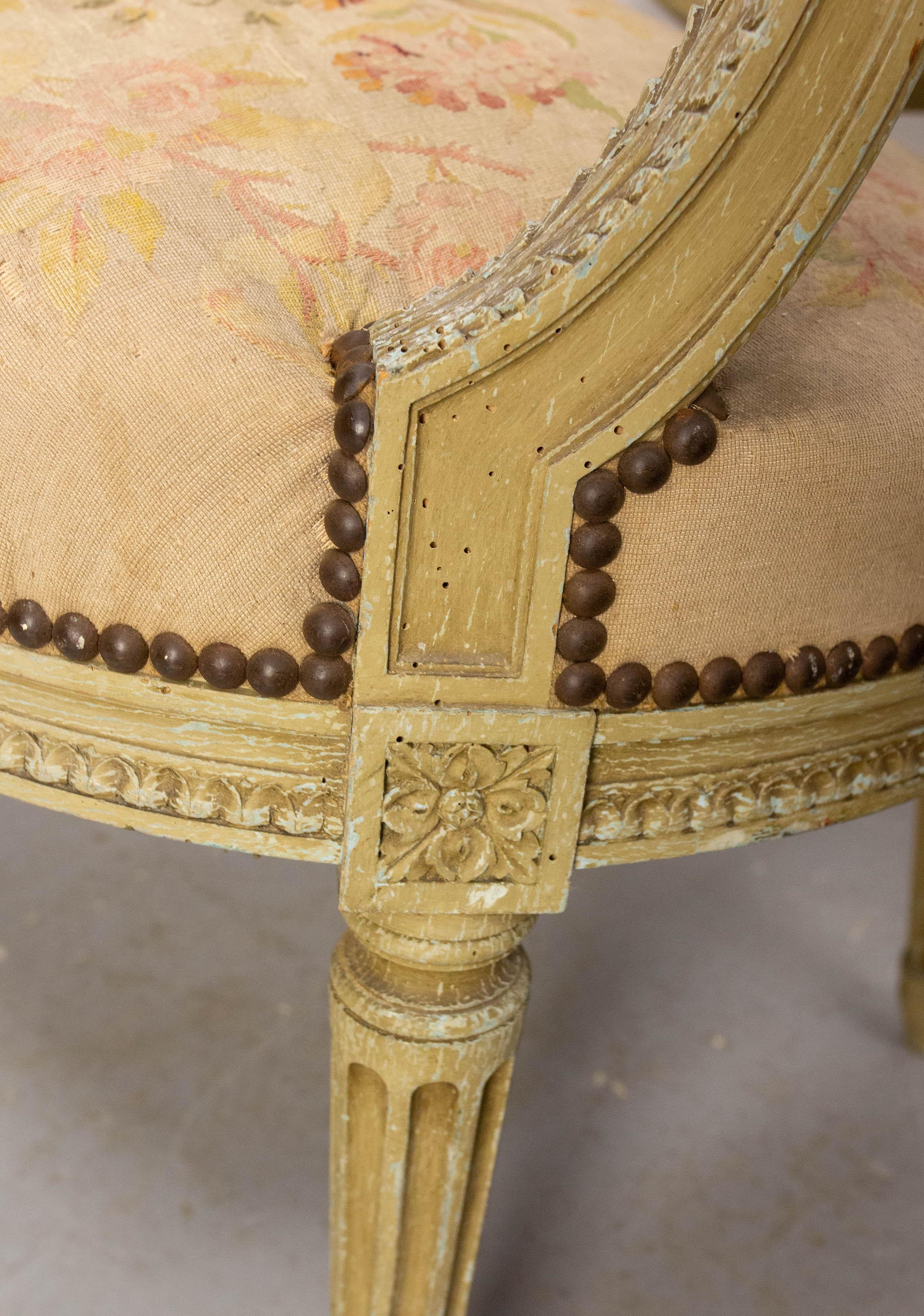 Coppia di poltrone aperte francesi patinate Luigi XVI Medaglione Fauteuils circa 1900 in vendita 8