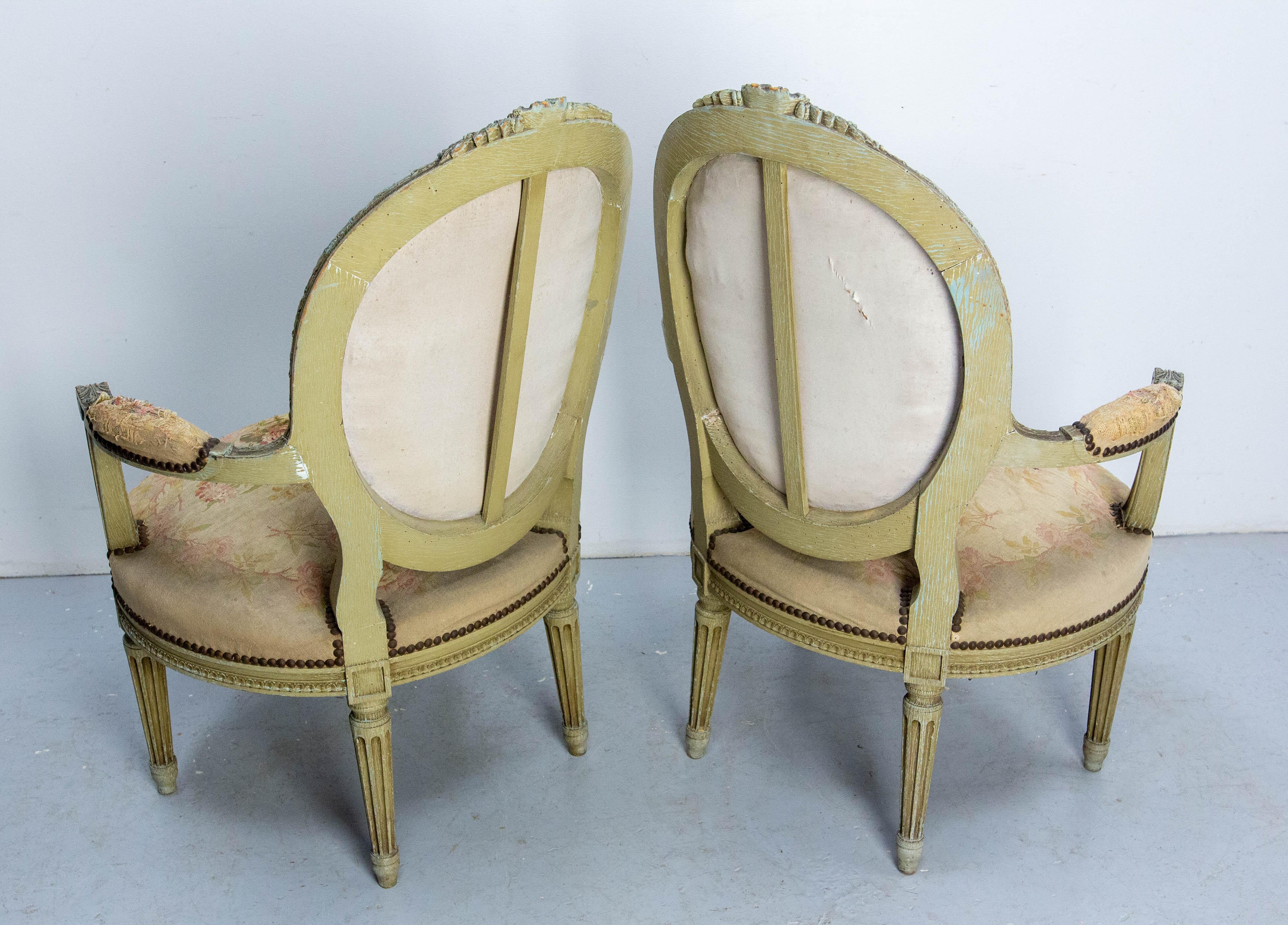 Coppia di poltrone aperte francesi patinate Luigi XVI Medaglione Fauteuils circa 1900 in vendita 1