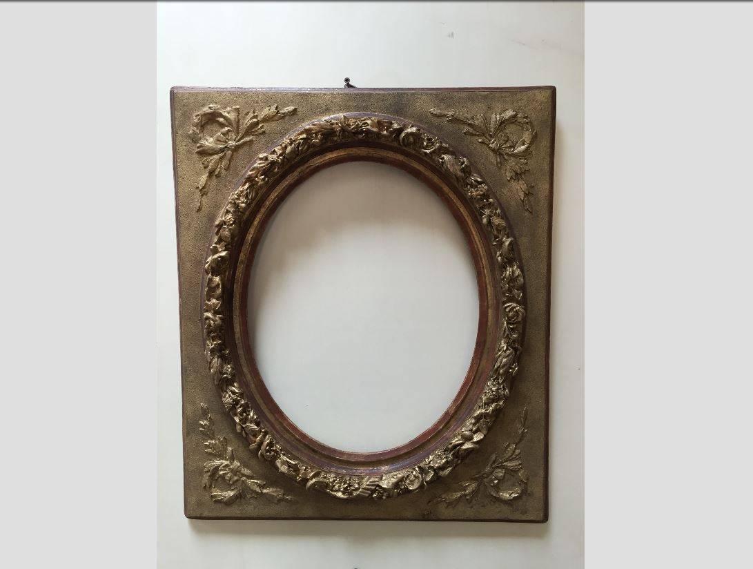 Baroque Pair of French Picture Frames in Giltwood from 1880s Decorated with Flowers