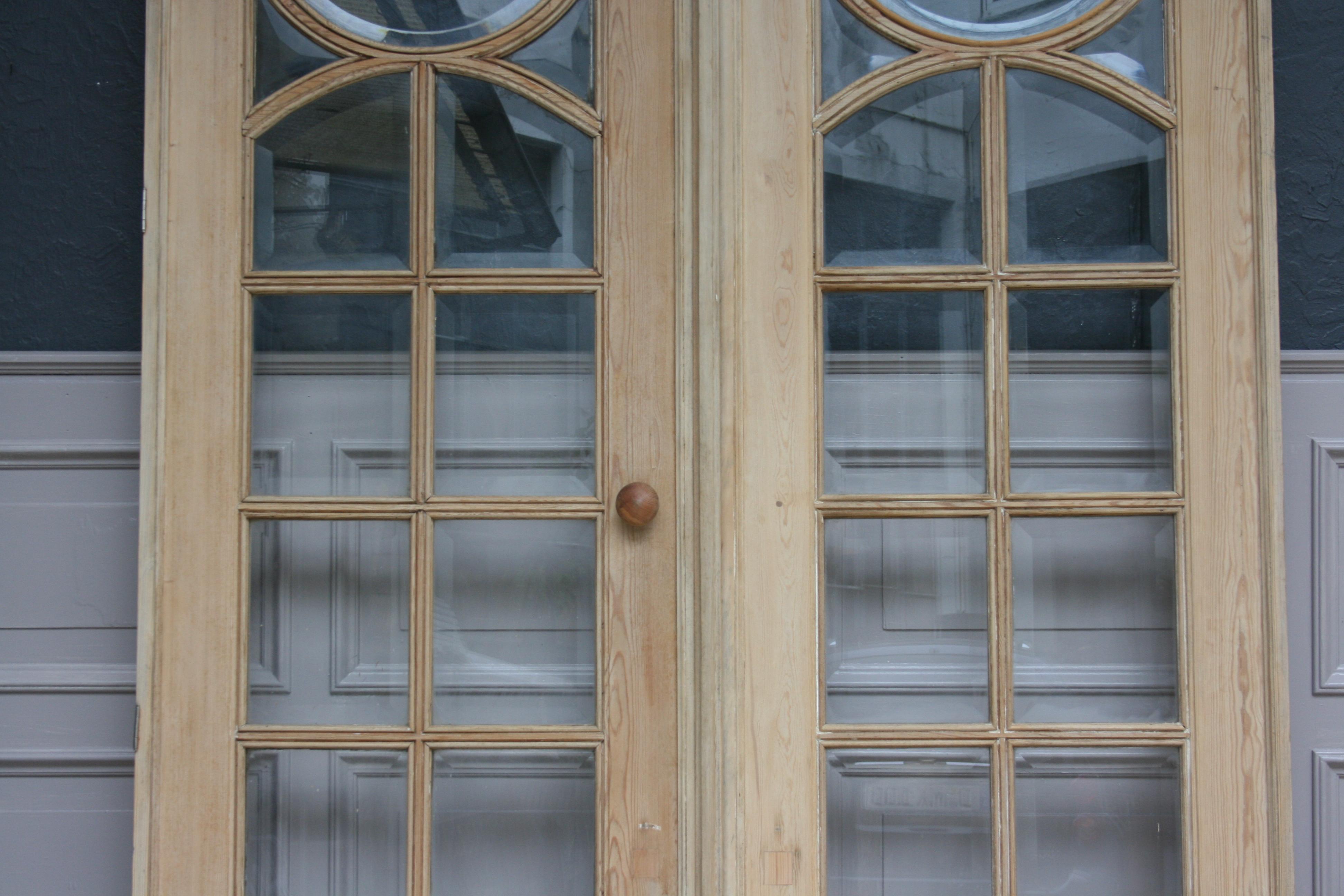 Pair of French Pine Doors with Beveled Glass, Art Deco, circa 1920s In Good Condition In Dusseldorf, DE