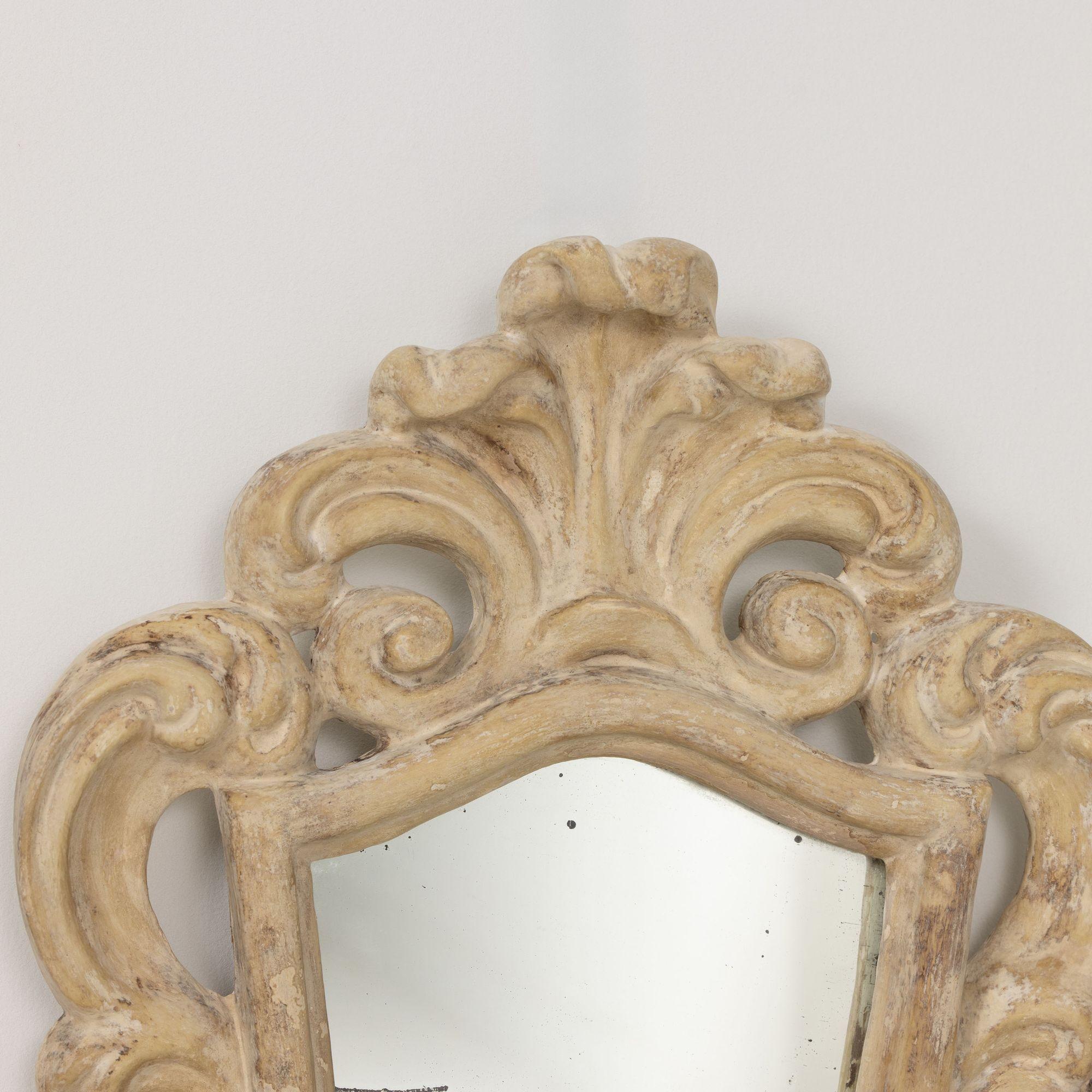 Paire de miroirs d'époque Hollywood Regency en plâtre et laqué Excellent état - En vente à Wichita, KS
