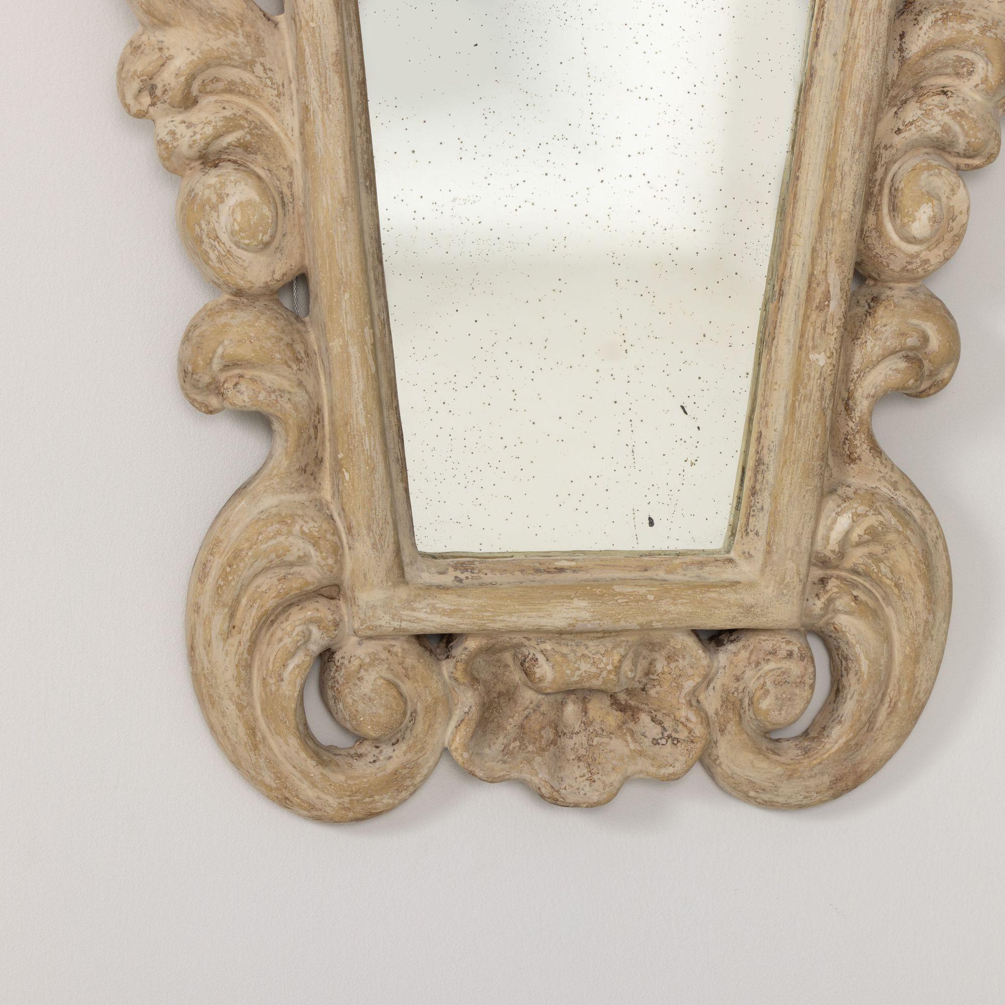 20ième siècle Paire de miroirs d'époque Hollywood Regency en plâtre et laqué en vente