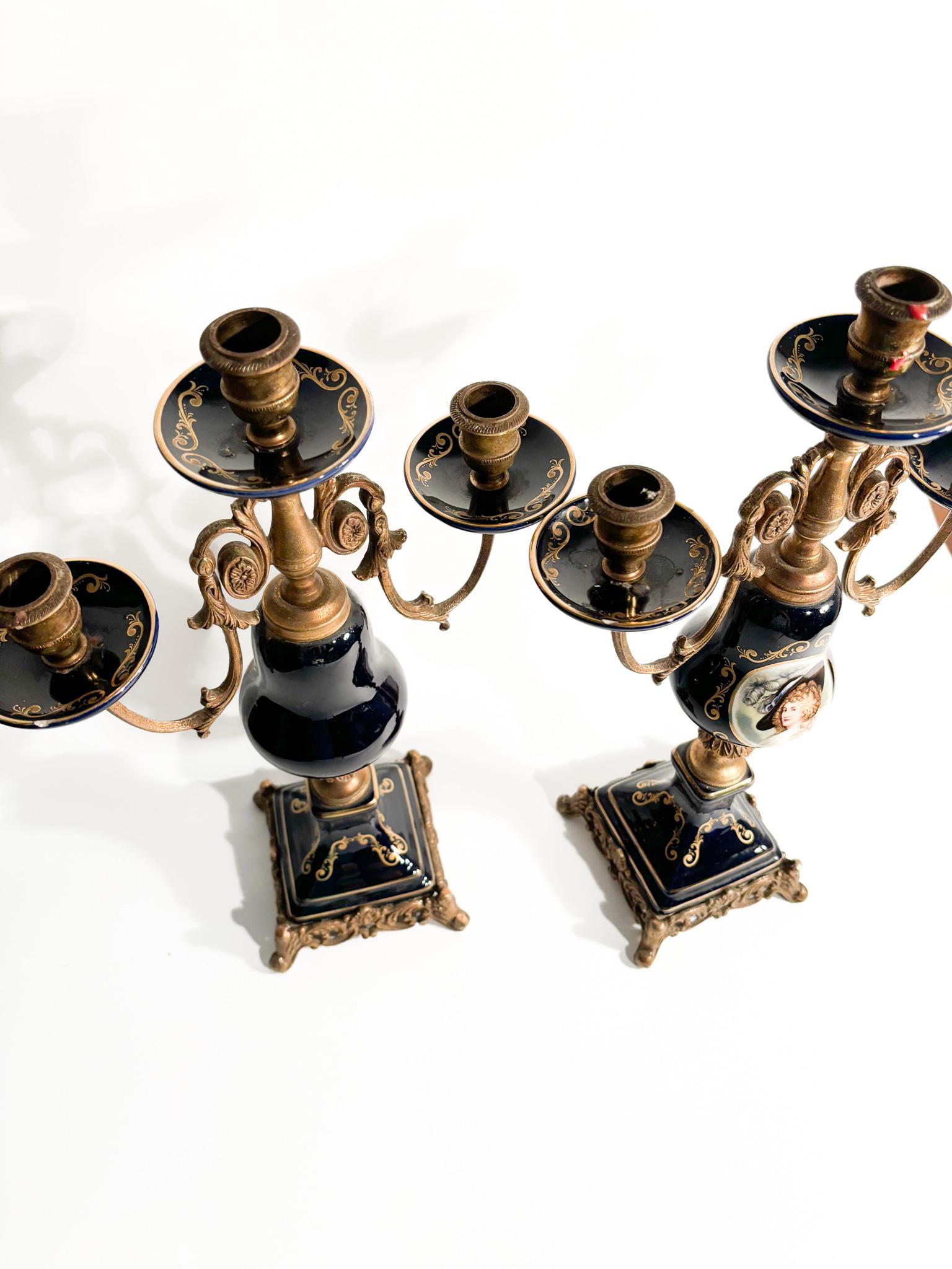 Paire de bougeoirs en porcelaine et bronze Napoléon III en vente 7