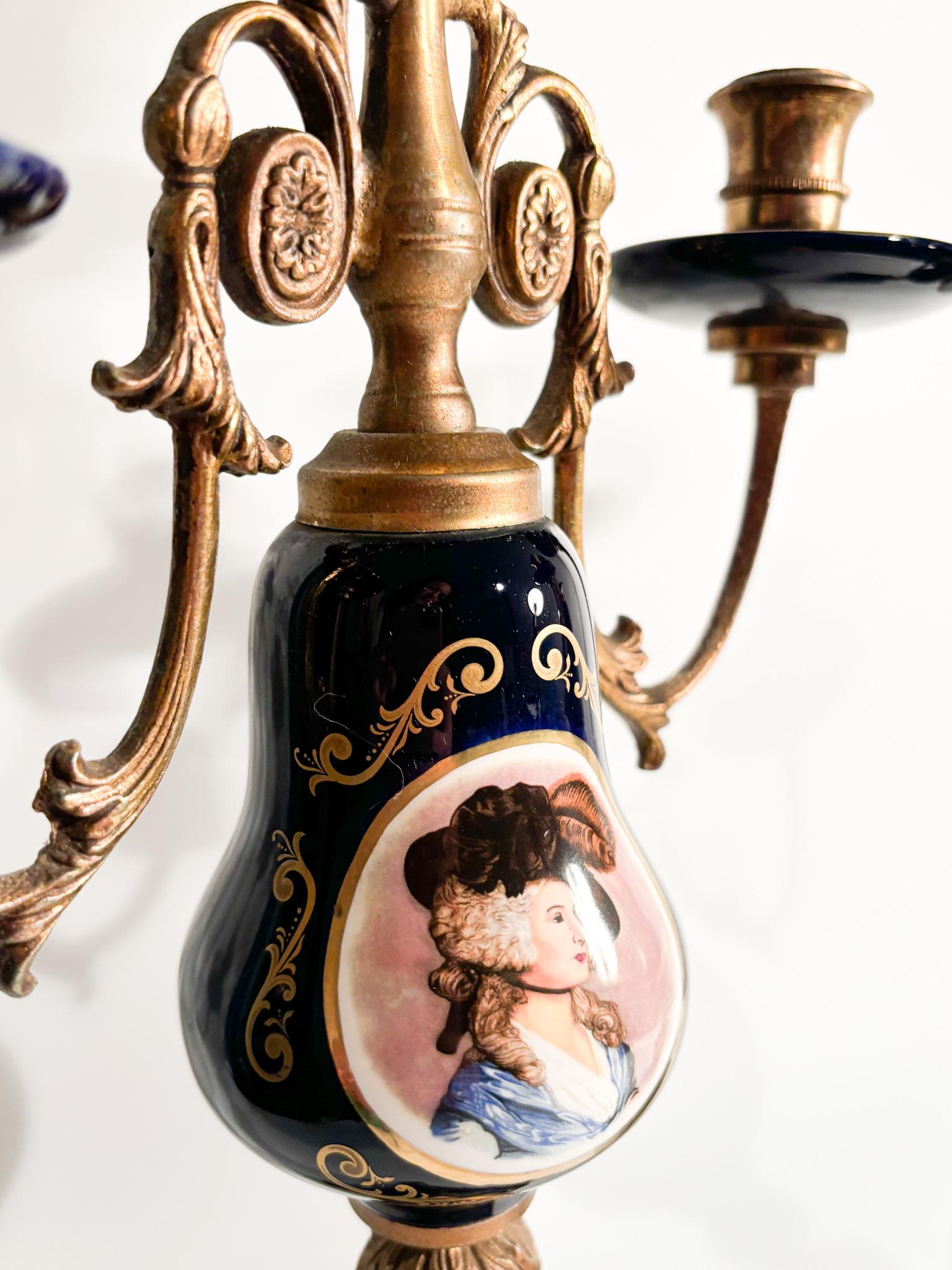 Paire de bougeoirs en porcelaine et bronze Napoléon III en vente 8