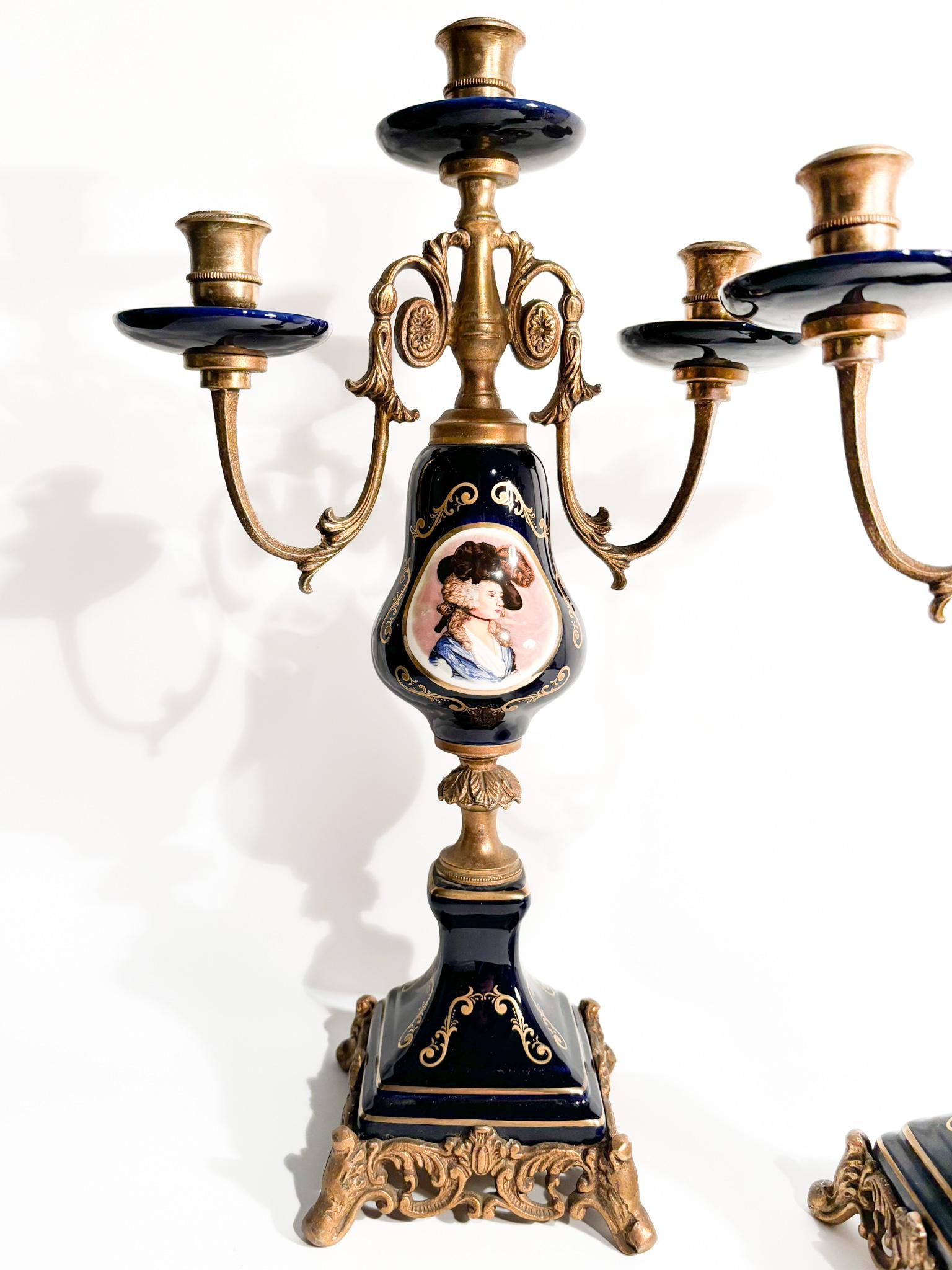 Paire de bougeoirs en porcelaine et bronze Napoléon III État moyen - En vente à Milano, MI
