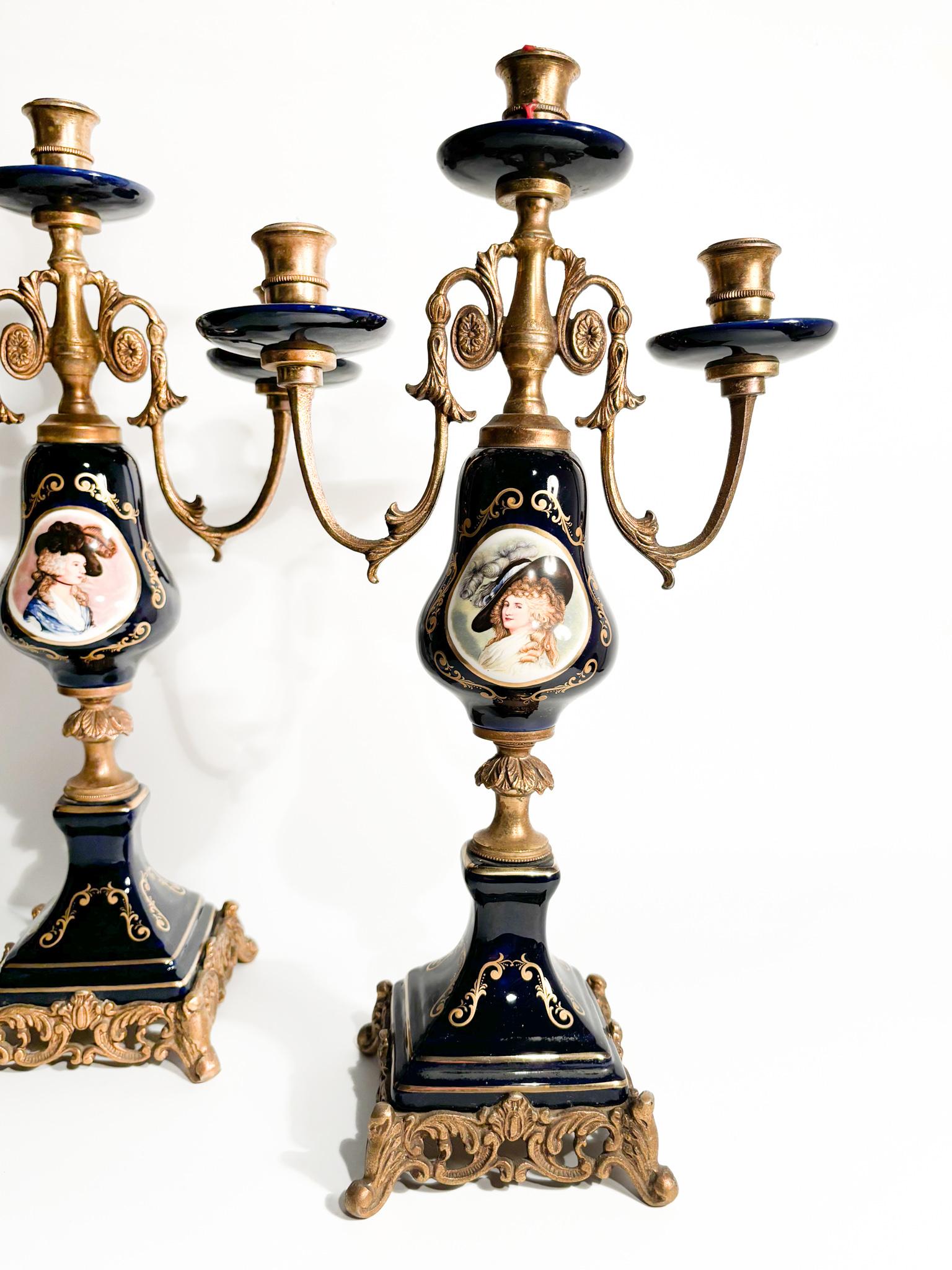 Fin du XIXe siècle Paire de bougeoirs en porcelaine et bronze Napoléon III en vente