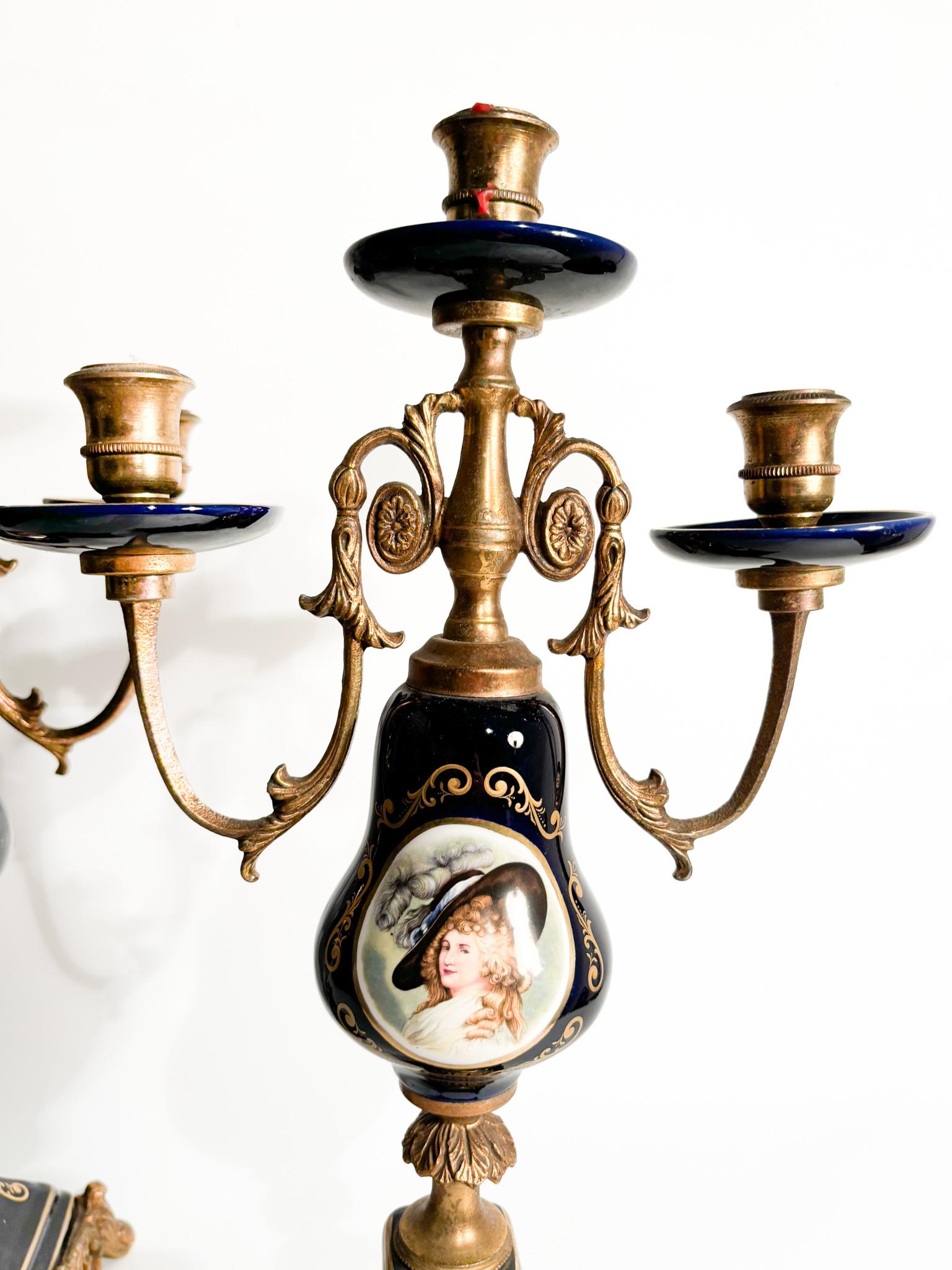 Bronze Paire de bougeoirs en porcelaine et bronze Napoléon III en vente