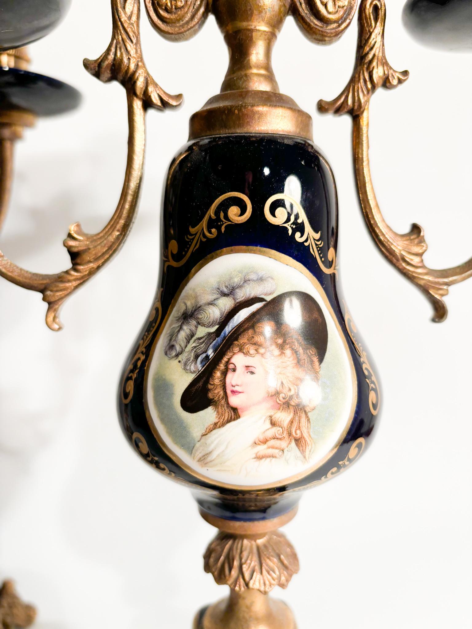 Paire de bougeoirs en porcelaine et bronze Napoléon III en vente 2