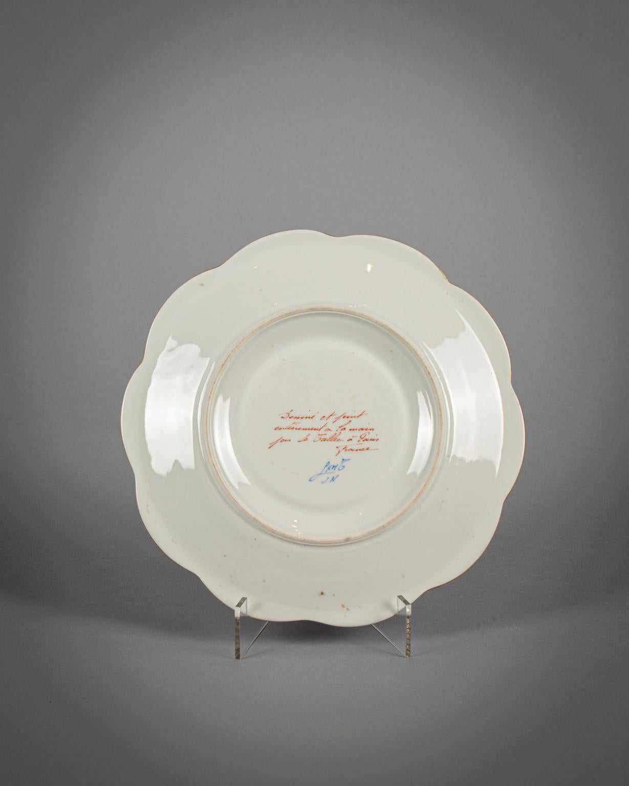 Porcelaine Paire de soupières à sauce recouvertes de porcelaine française sur pied, Le Tallec, datée de 1984 en vente