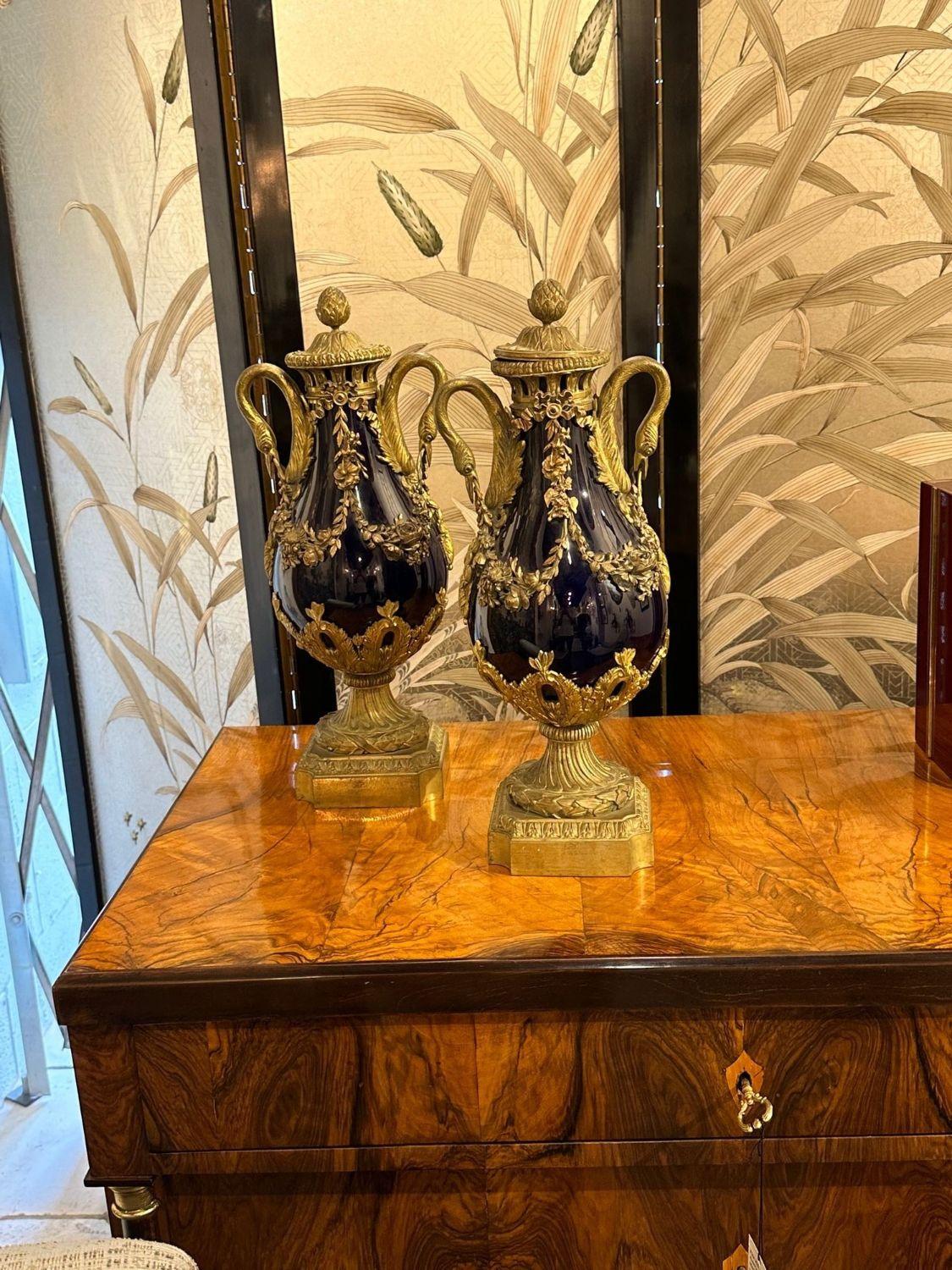 Pair of French Porcelain Gilt Bronze Cassollette For Sale 1