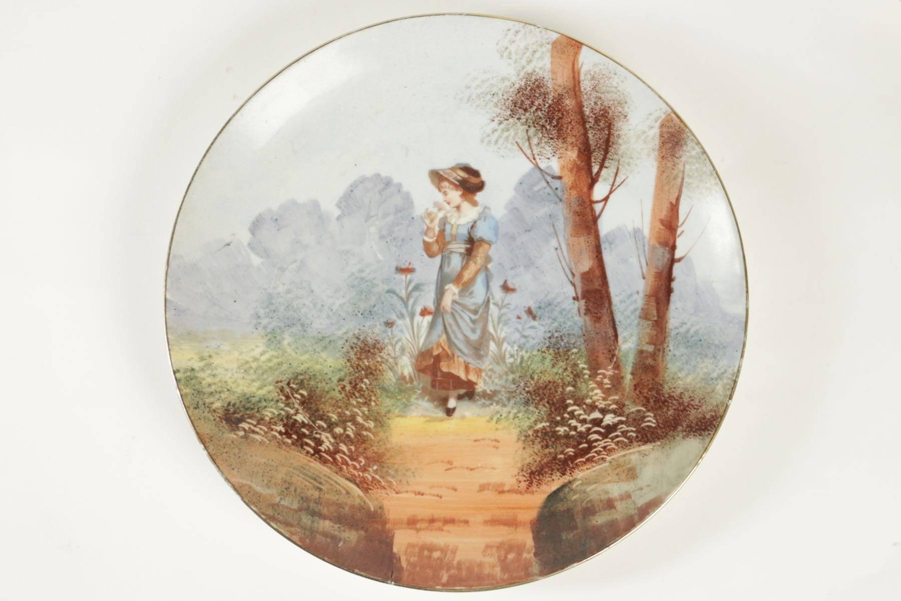 Napoleon III Pair of French Porcelain Hand Painted Plates from the 19th Century For Sale