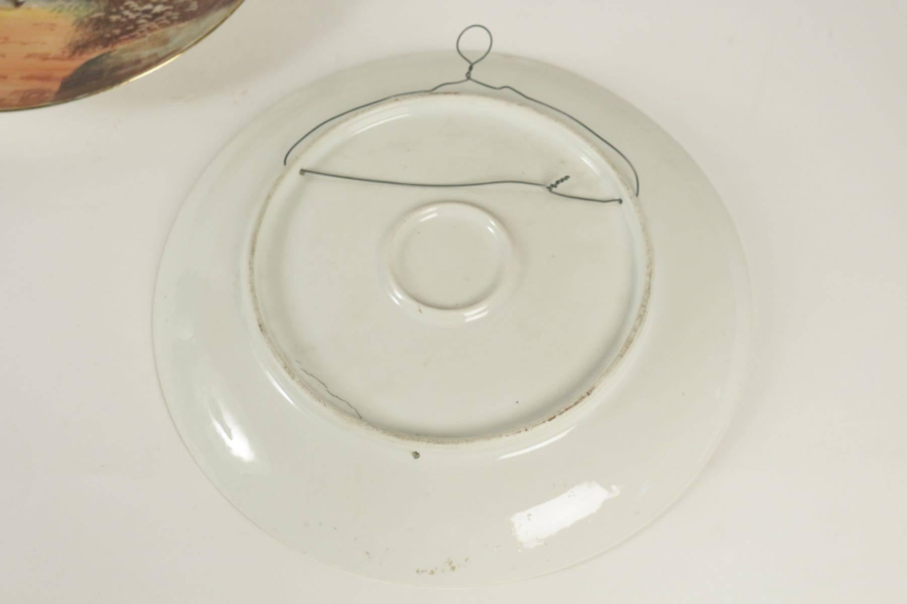 Paire d'assiettes en porcelaine française peintes à la main du 19ème siècle Bon état - En vente à Saint-Ouen, FR