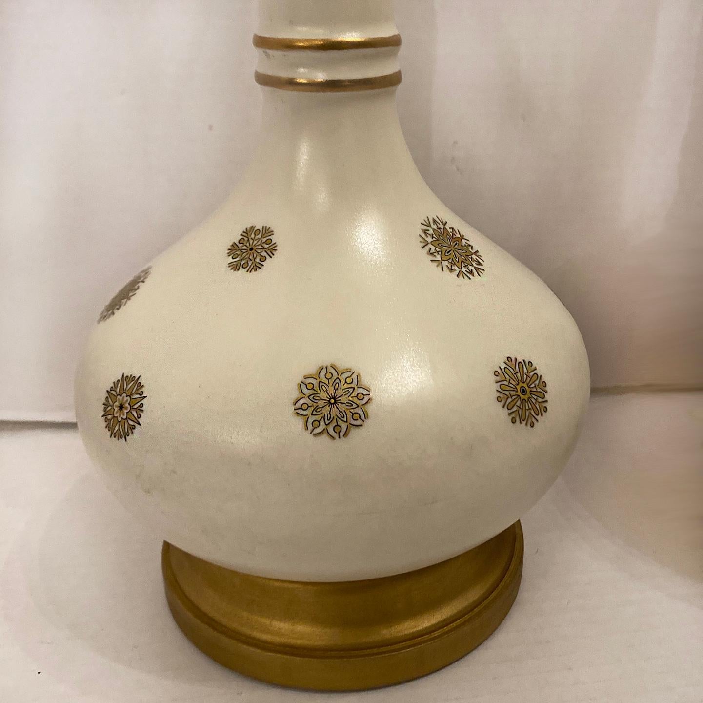 Mid-20th Century Pair of French Porcelain lamps