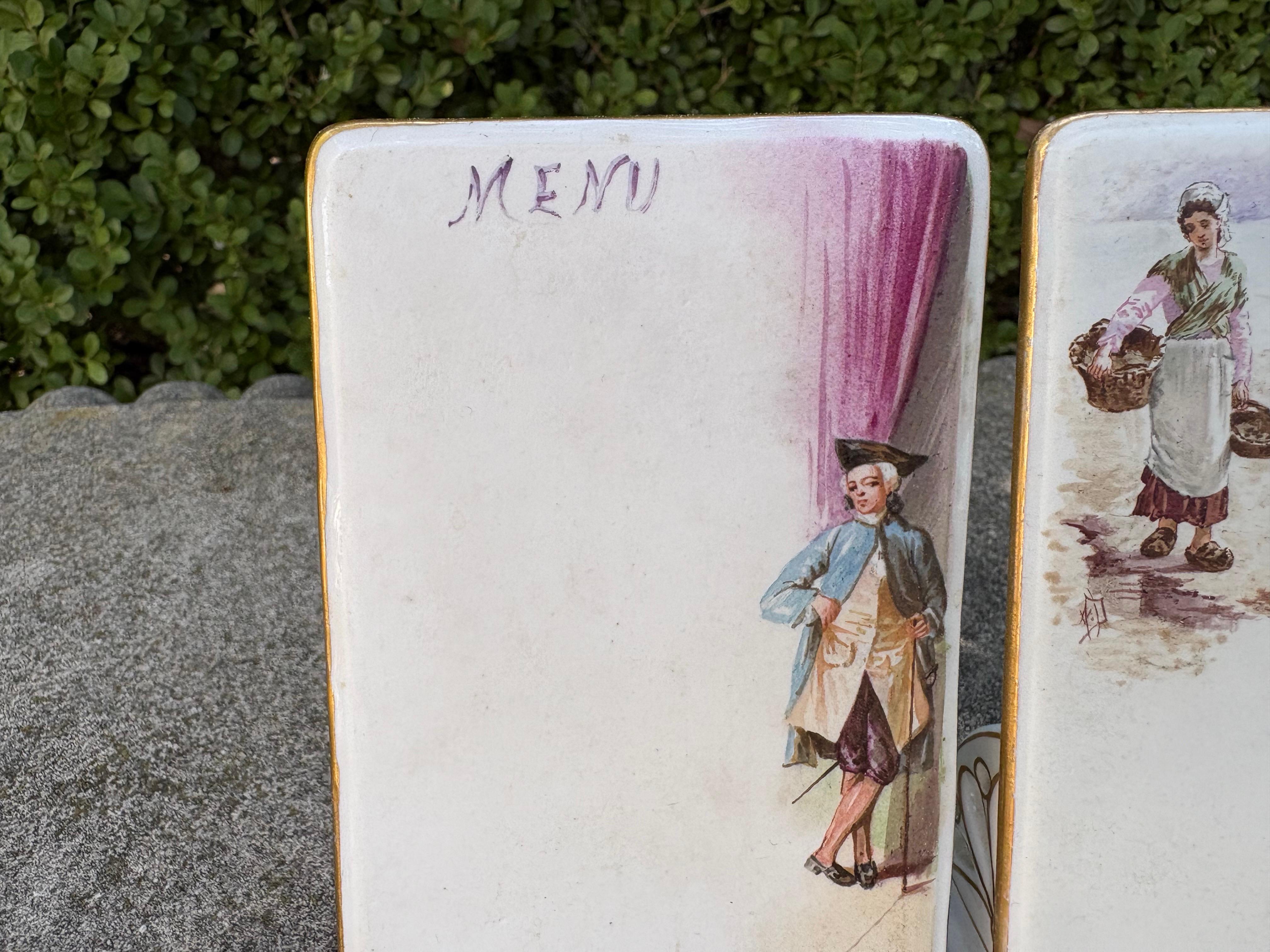 Paire de porte-menus en porcelaine française Bon état - En vente à Houston, TX
