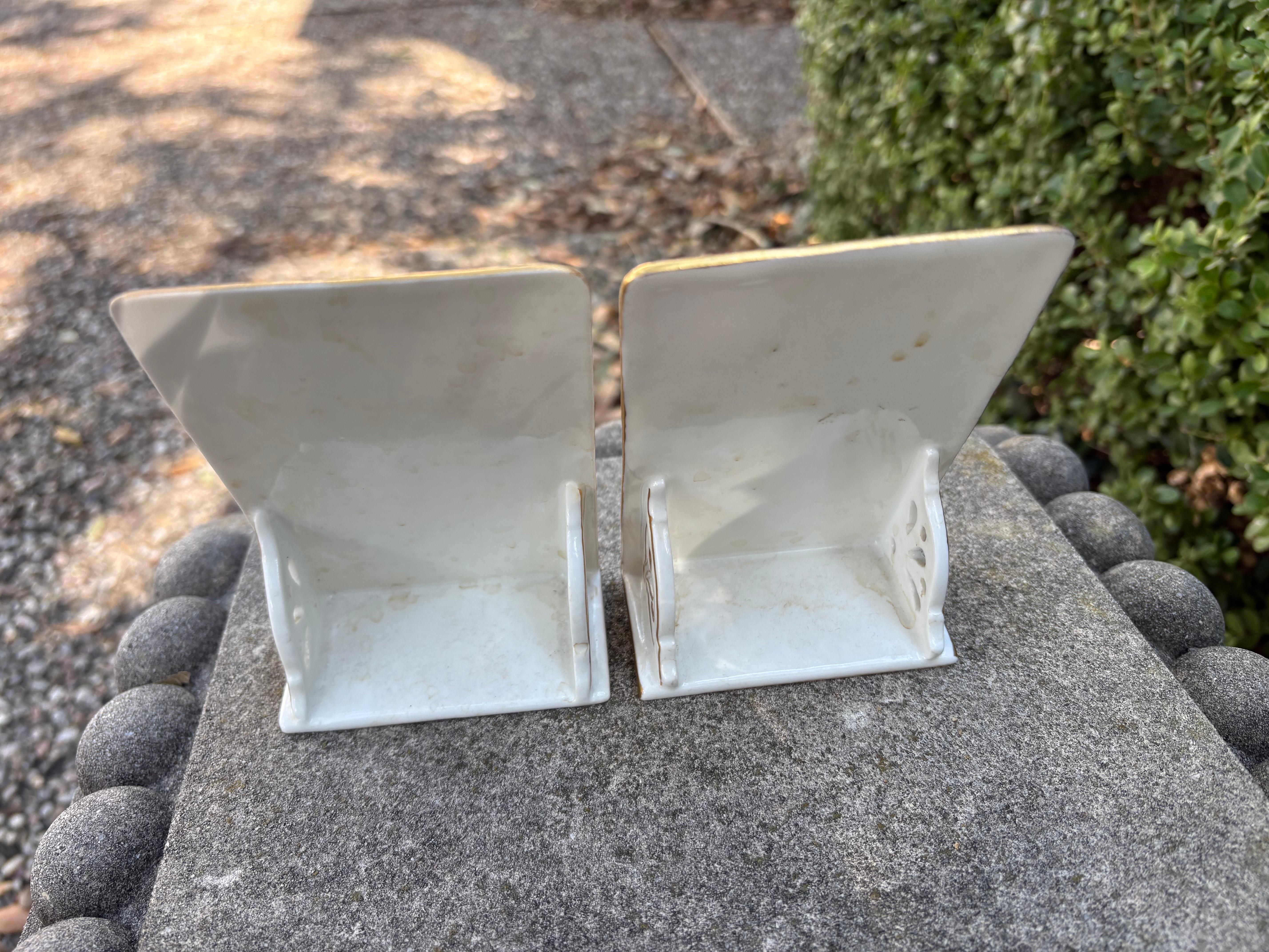 Paire de porte-menus en porcelaine française en vente 1