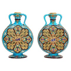Pareja de jarrones de porcelana francesa con forma de luna, para el mercado islámico/morisco
