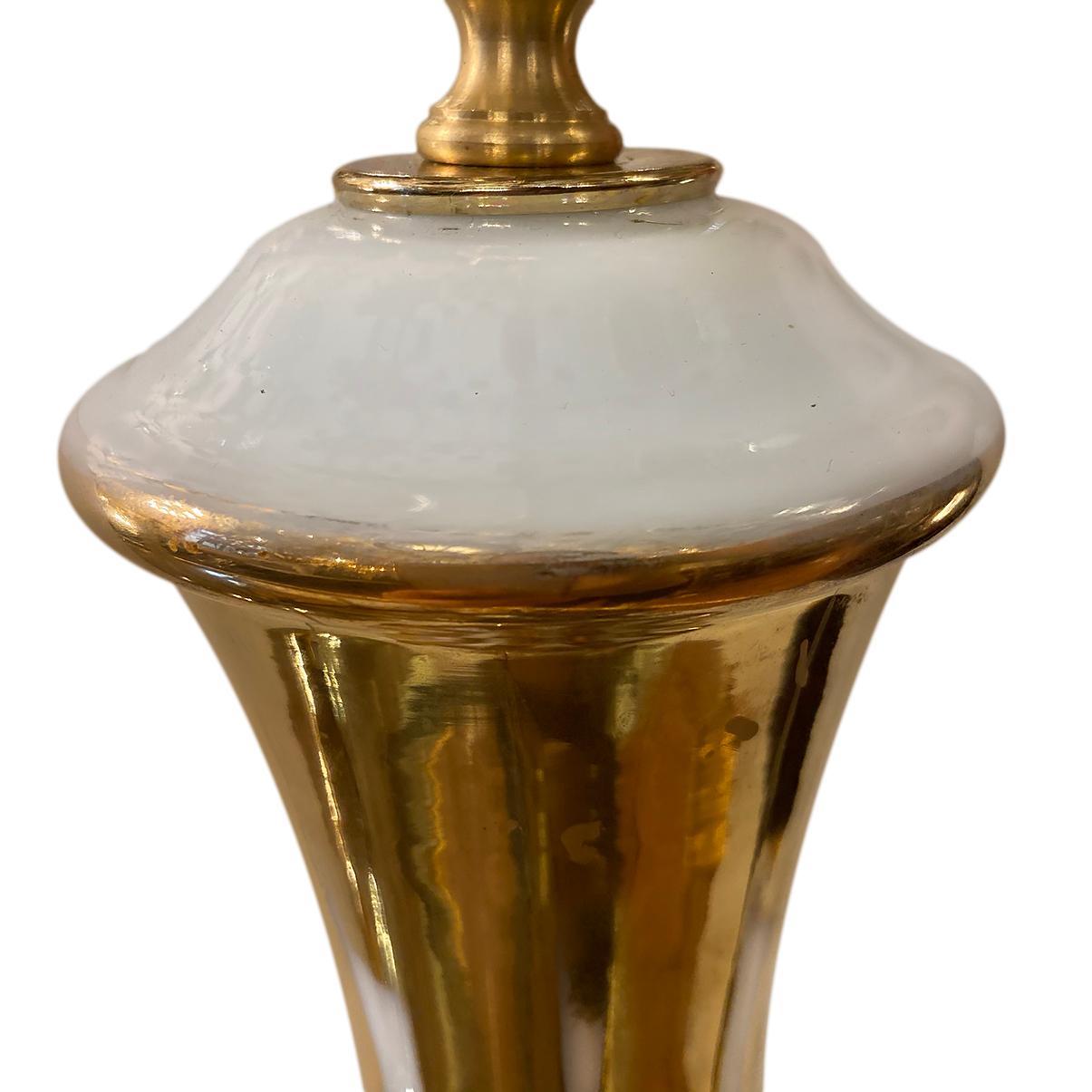 Milieu du XXe siècle Paire de lampes de table en porcelaine française en vente